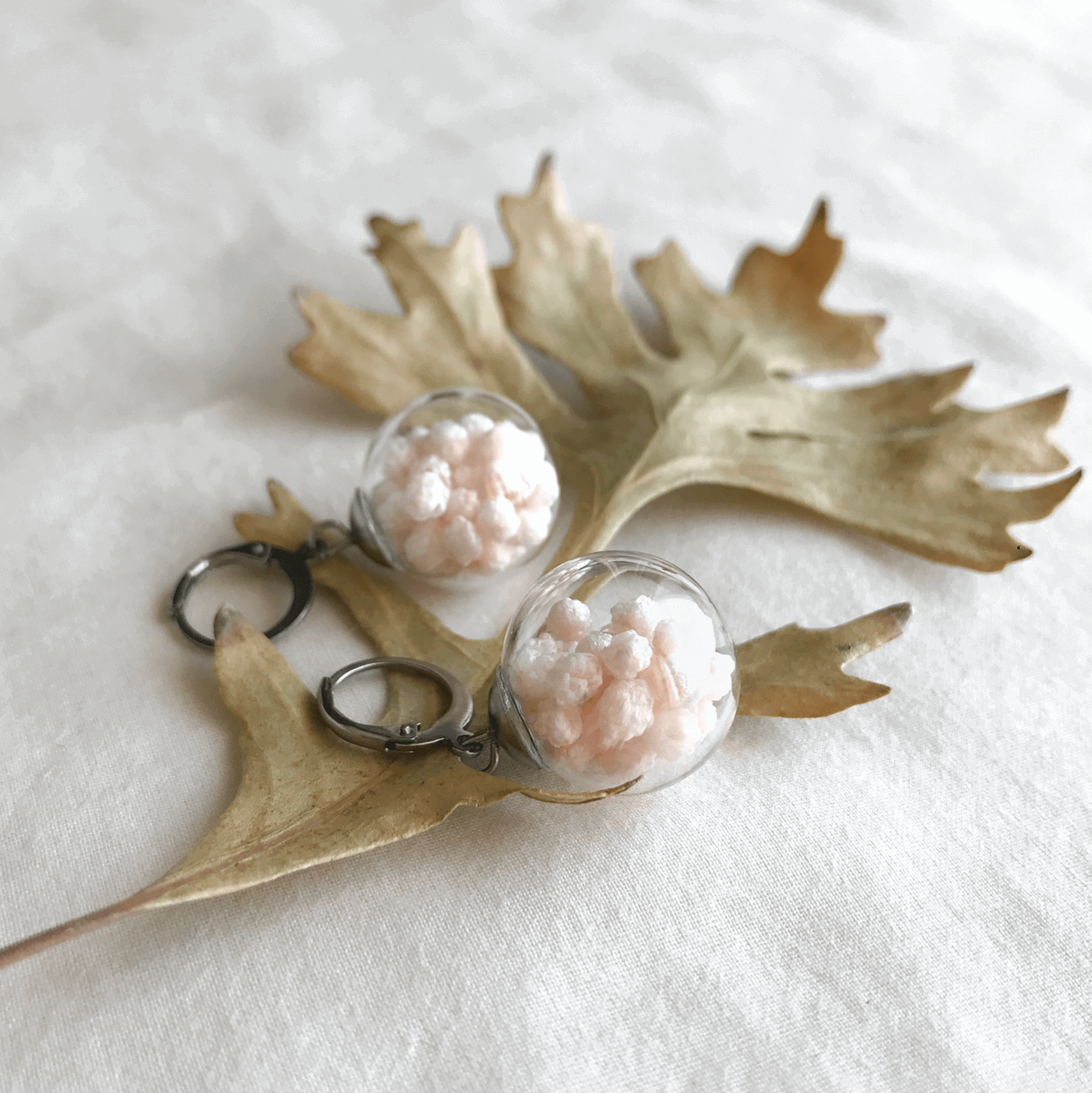 Сережки Glassbox Озотамнус белый