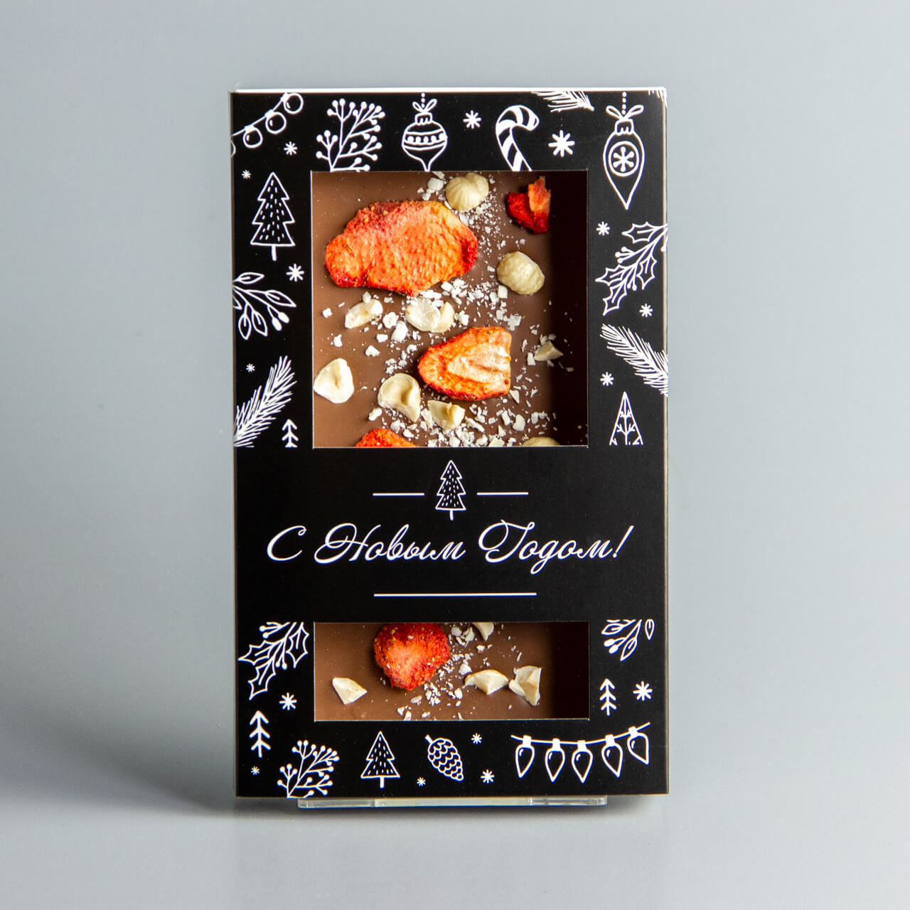 Молочный шоколад с клубникой и фундуком НГ6