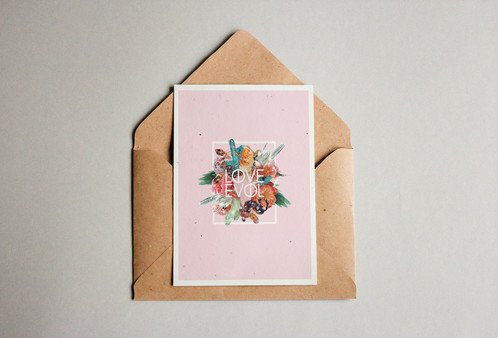 Растущая открытка Love