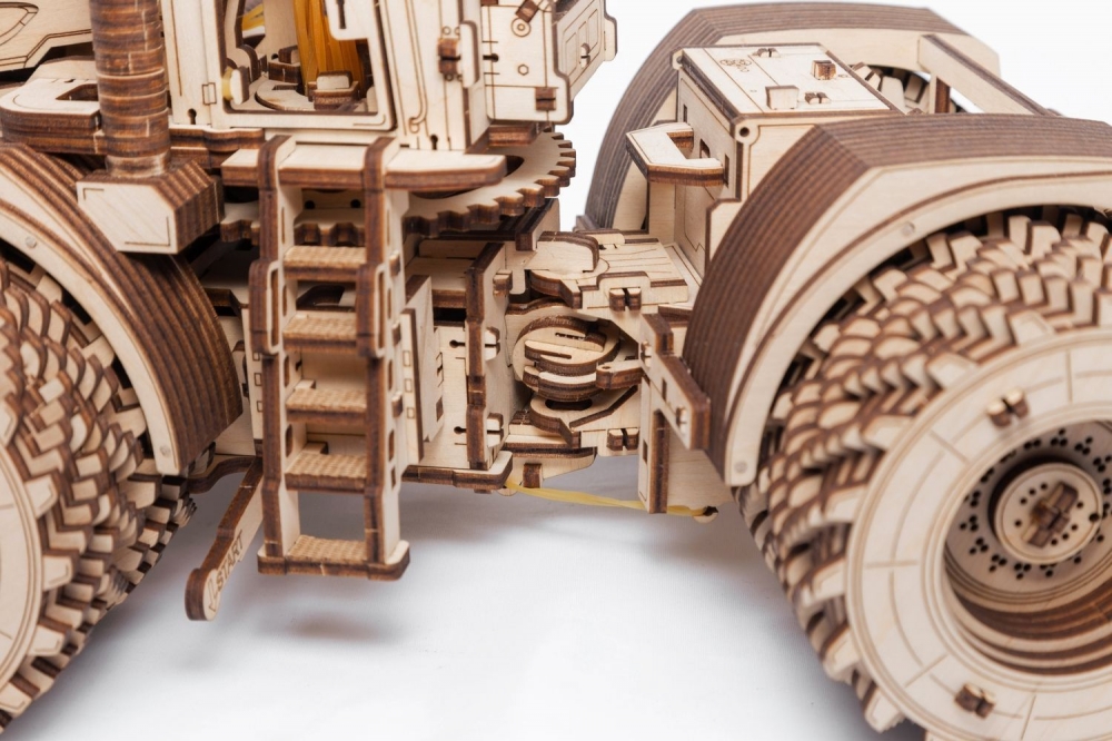 Конструктор деревянный 3D EWA Трактор Кировец К-7М