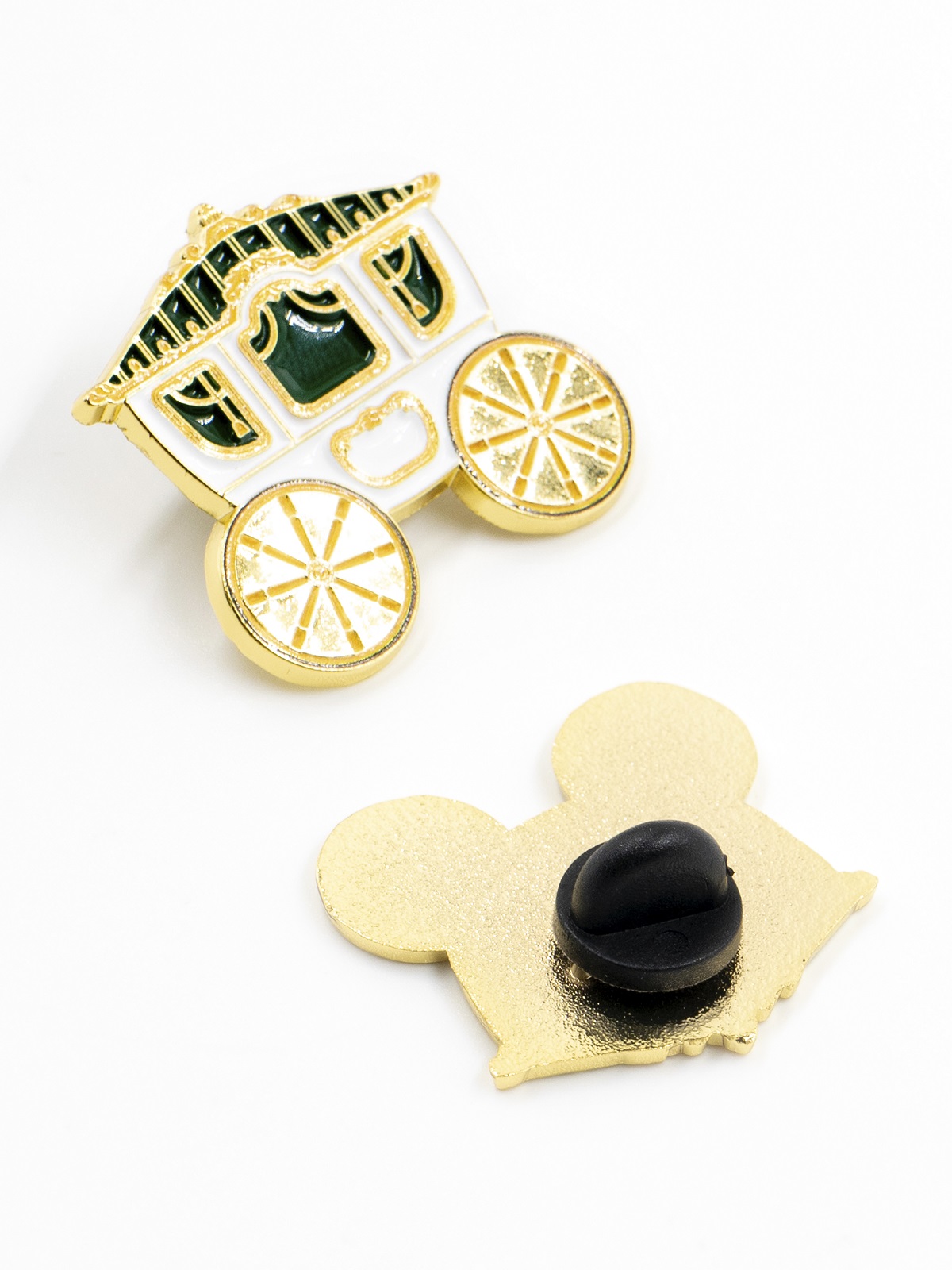 Значок эмалированный Карета