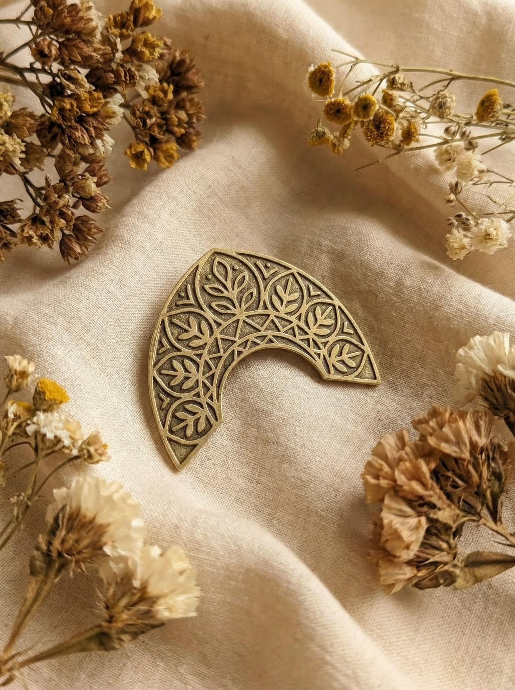 Брошь Кокошник Поле (золотистый)