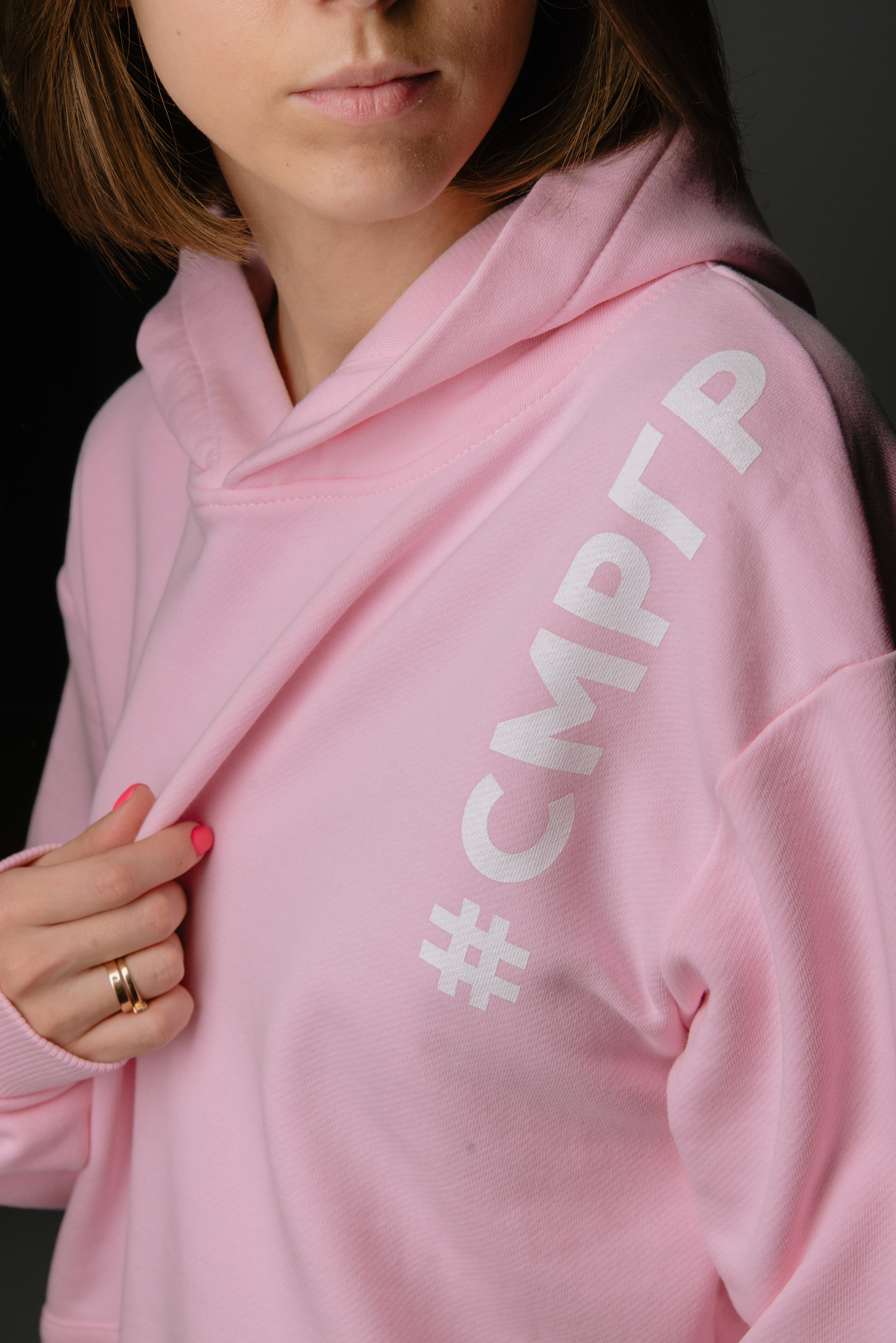 Худи #СМРГР на плече (розовая)