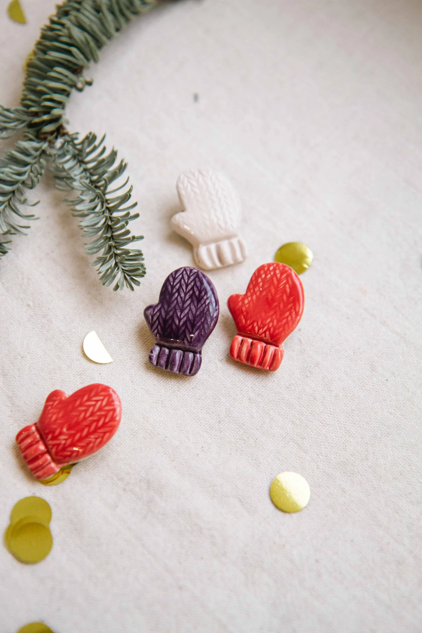 Брошь Варежка