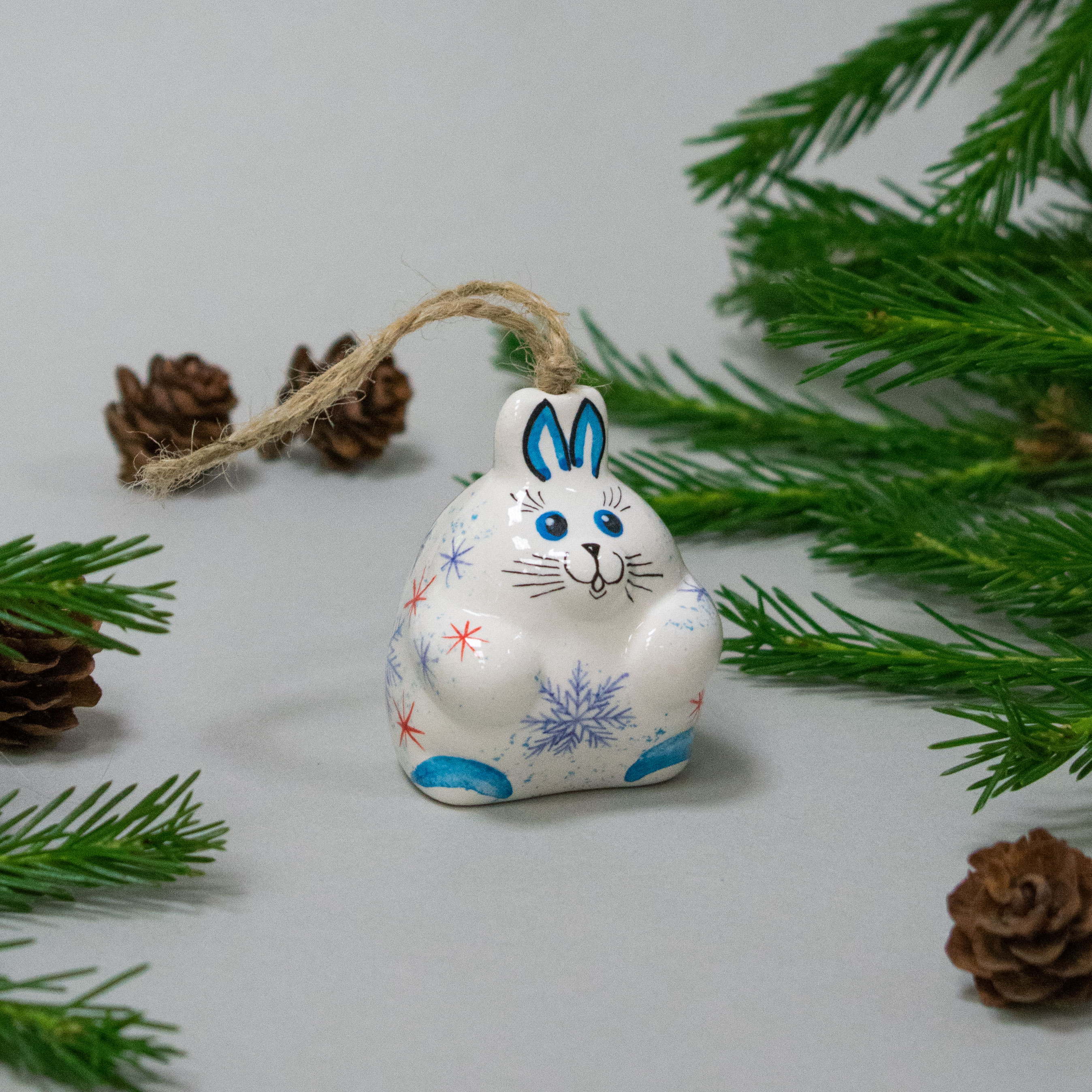 Керамическая игрушка Зайчик зимний
