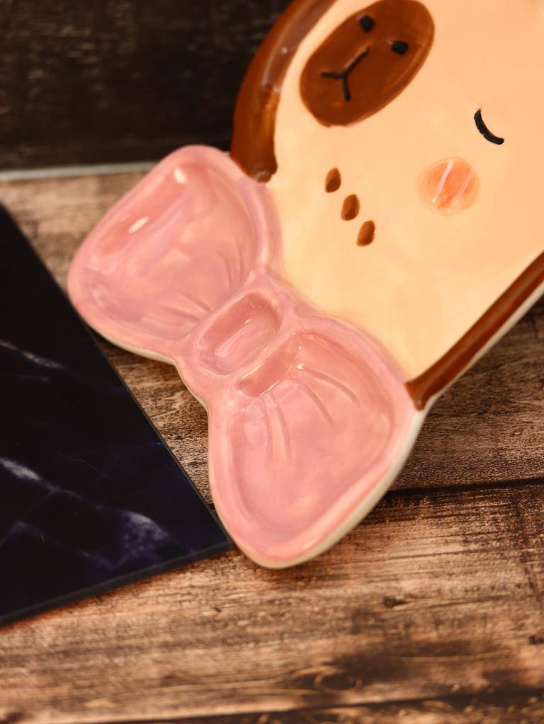 Тарелка керамическая Capybara bow tie