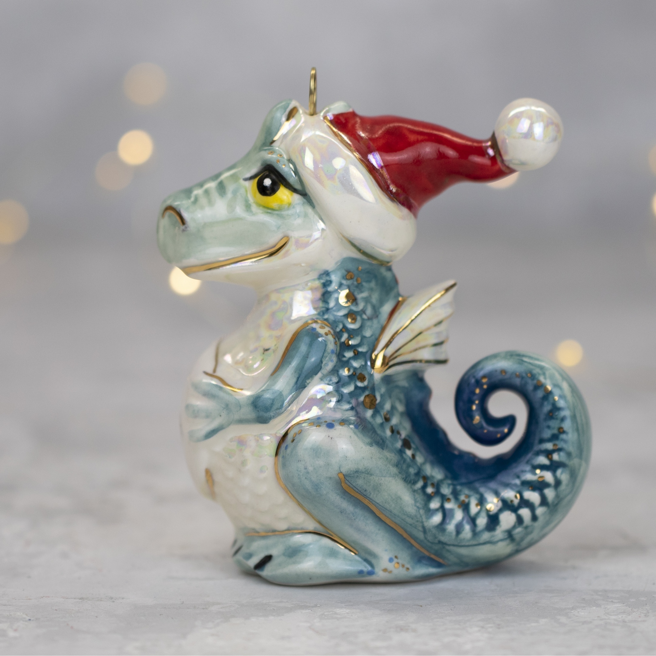 Елочная игрушка Дракон в шапке