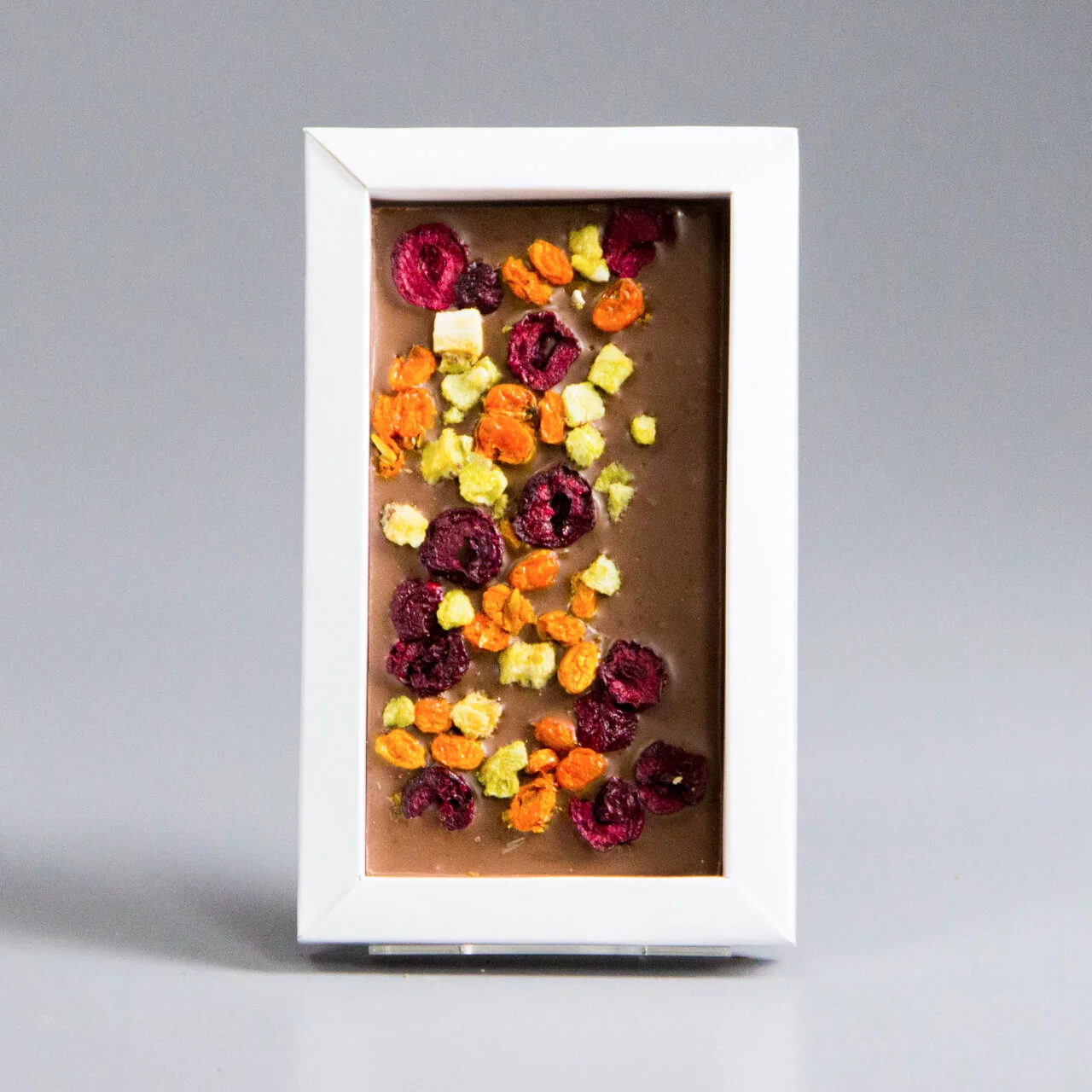 Молочный шоколад с вишней, облепихой и киви НГ16