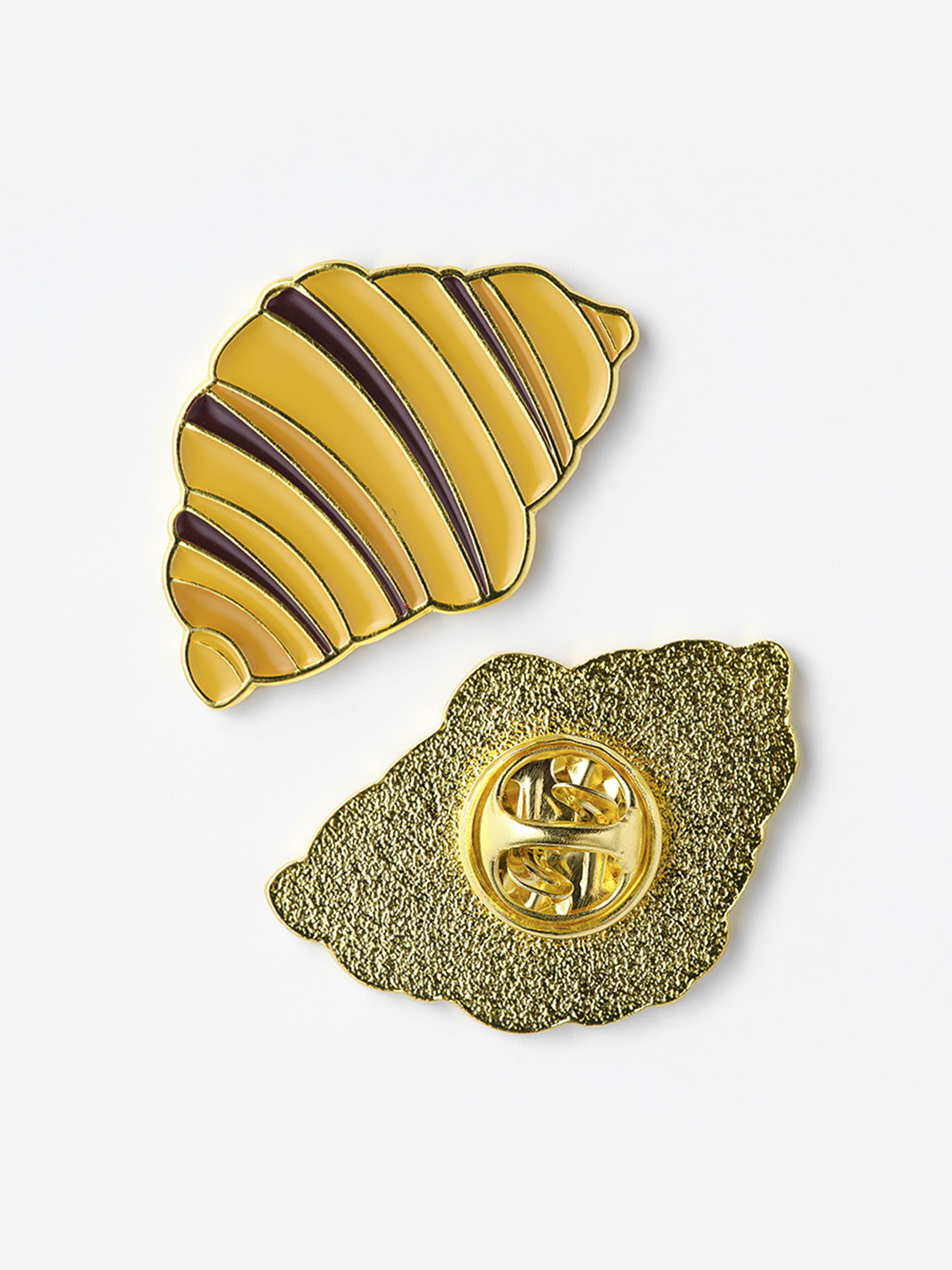 Значок эмалированный Круассан