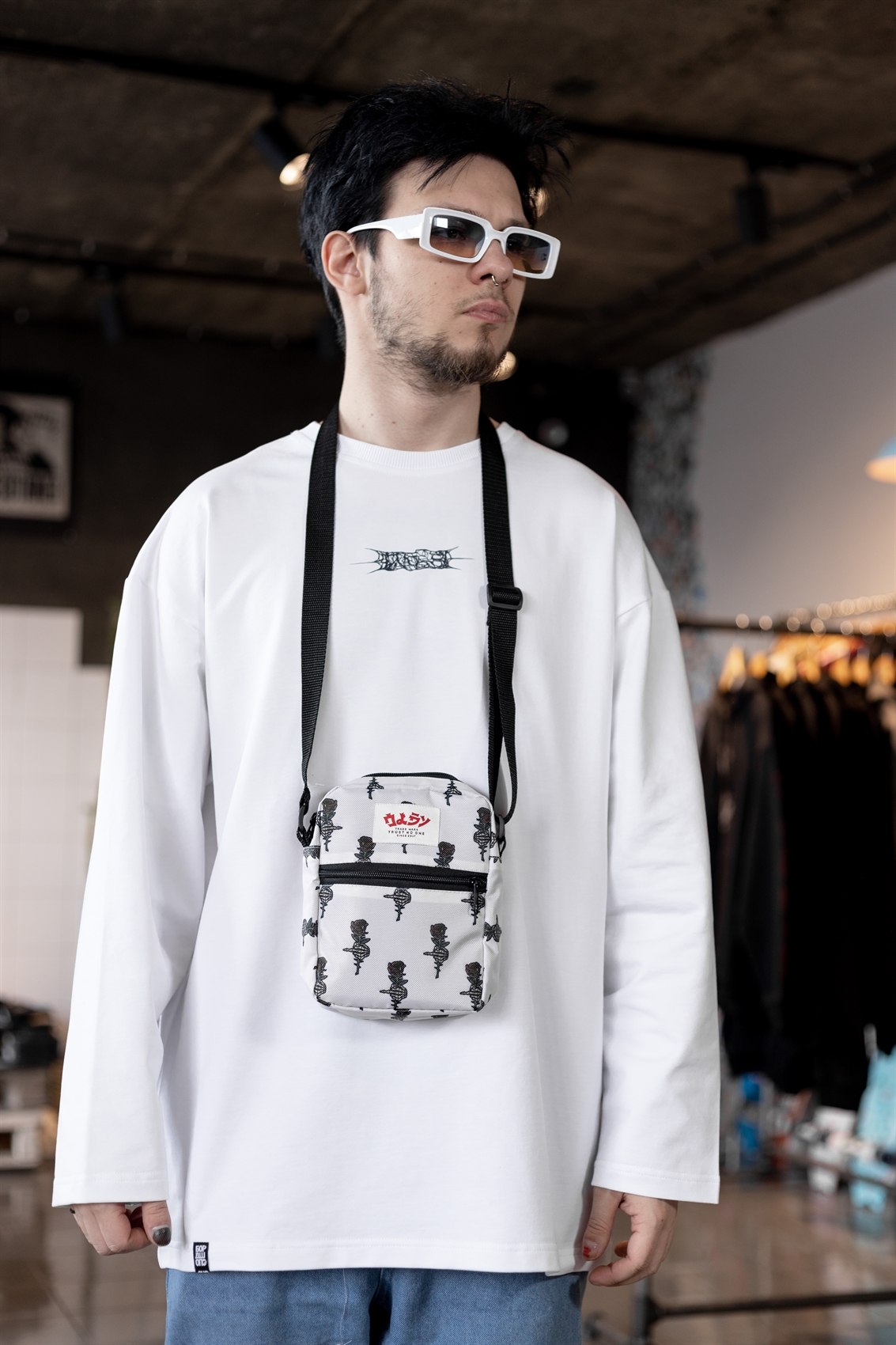 Сумка-мессенджер Oldy (бежевый, рука/роза)