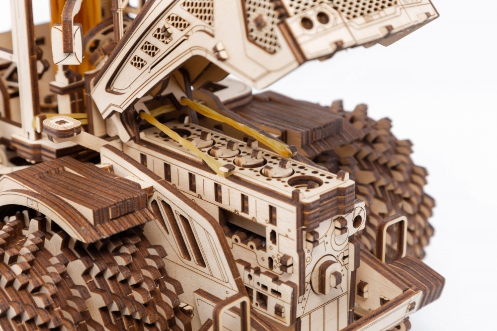 Конструктор деревянный 3D EWA Трактор Кировец К-7М