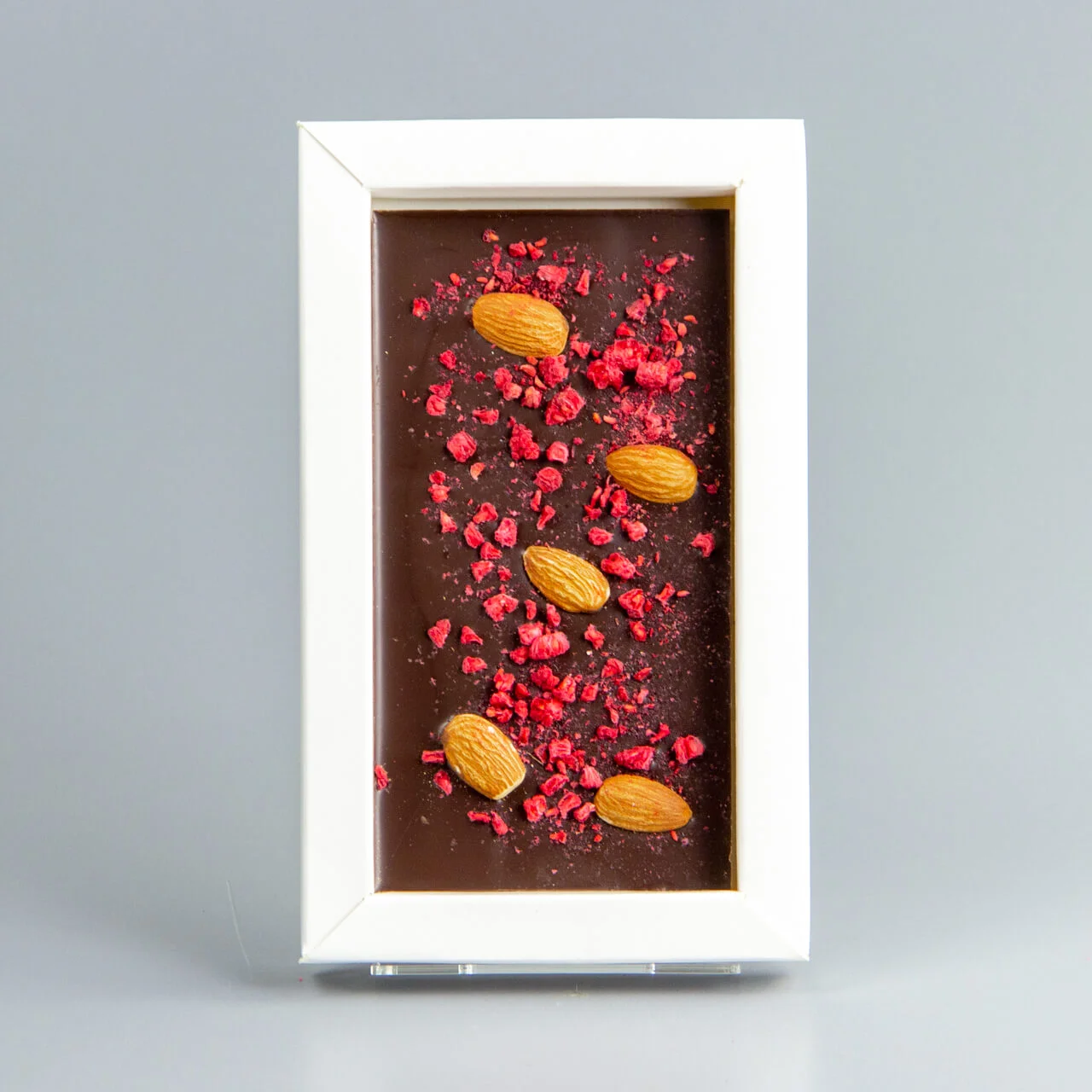 Тёмный шоколад с малиной и миндалём 29