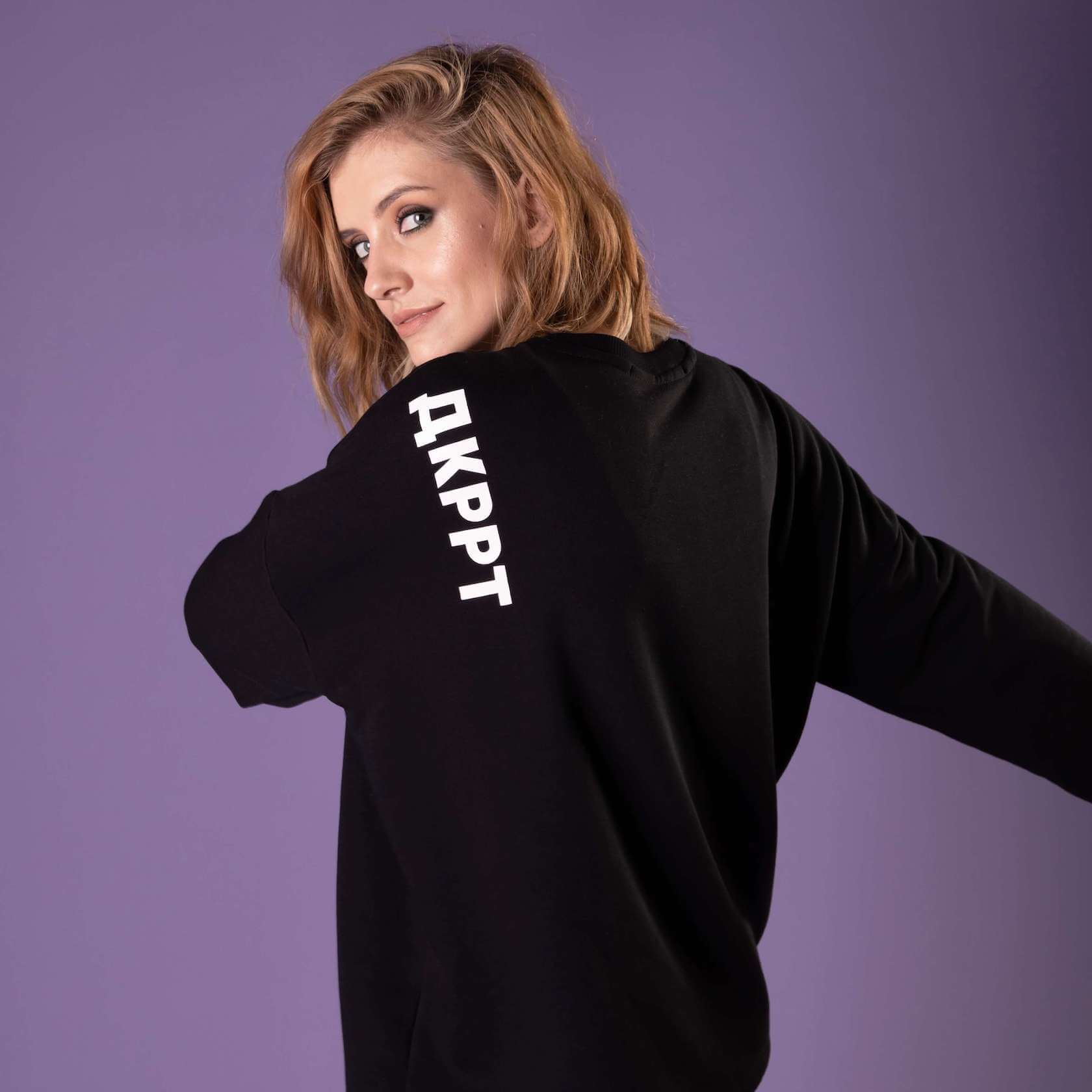 Худи #СМРГР на плече (черная)