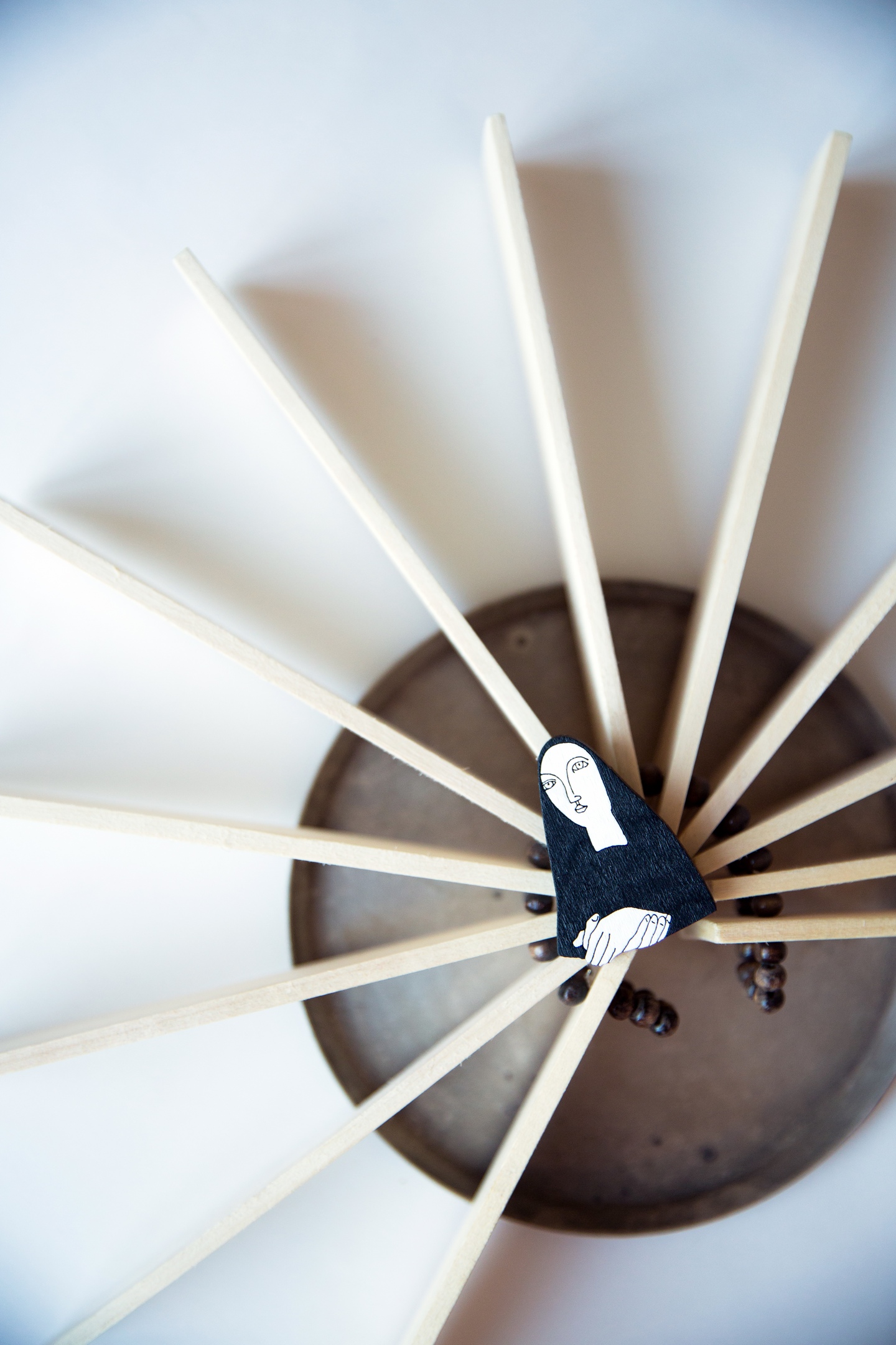 Брошь Монашка