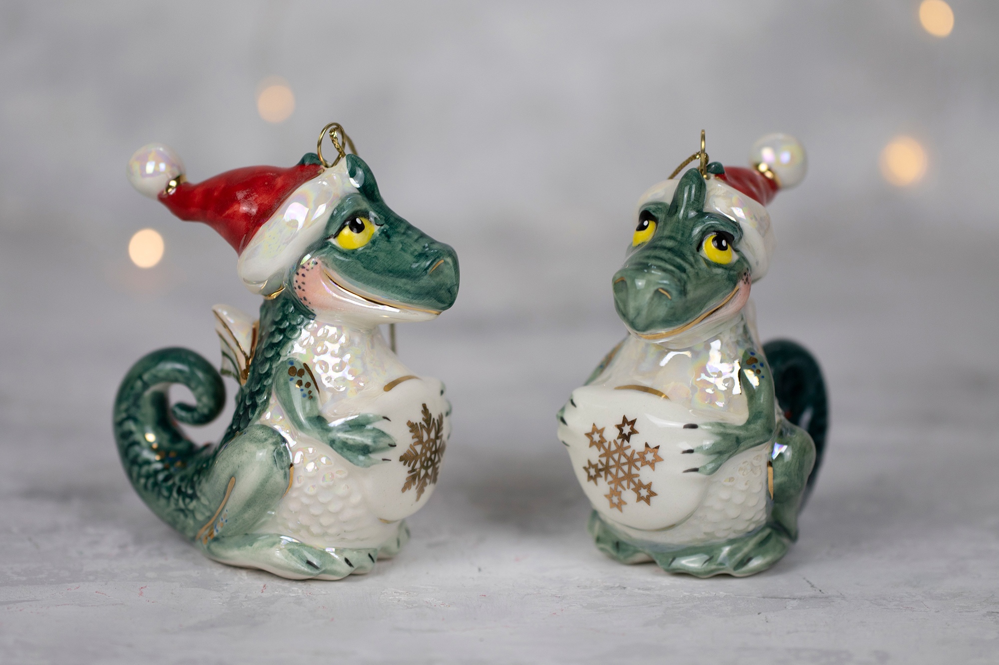 Елочная игрушка Дракон в шапке