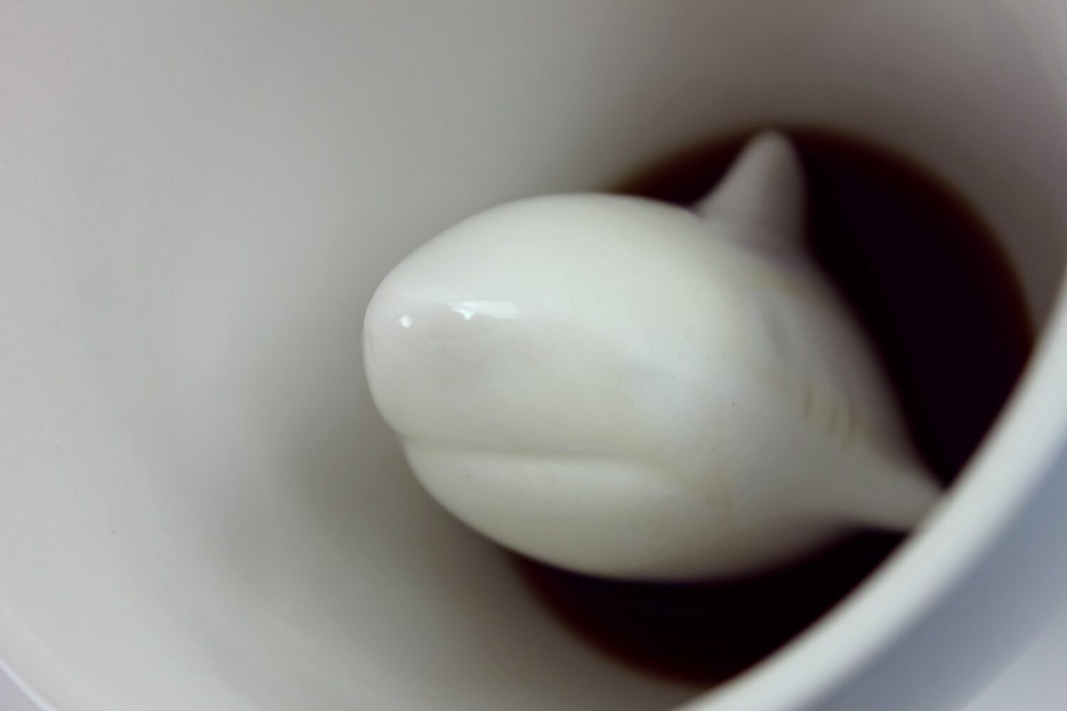 Кружка с Акулой (темная) 330 мл