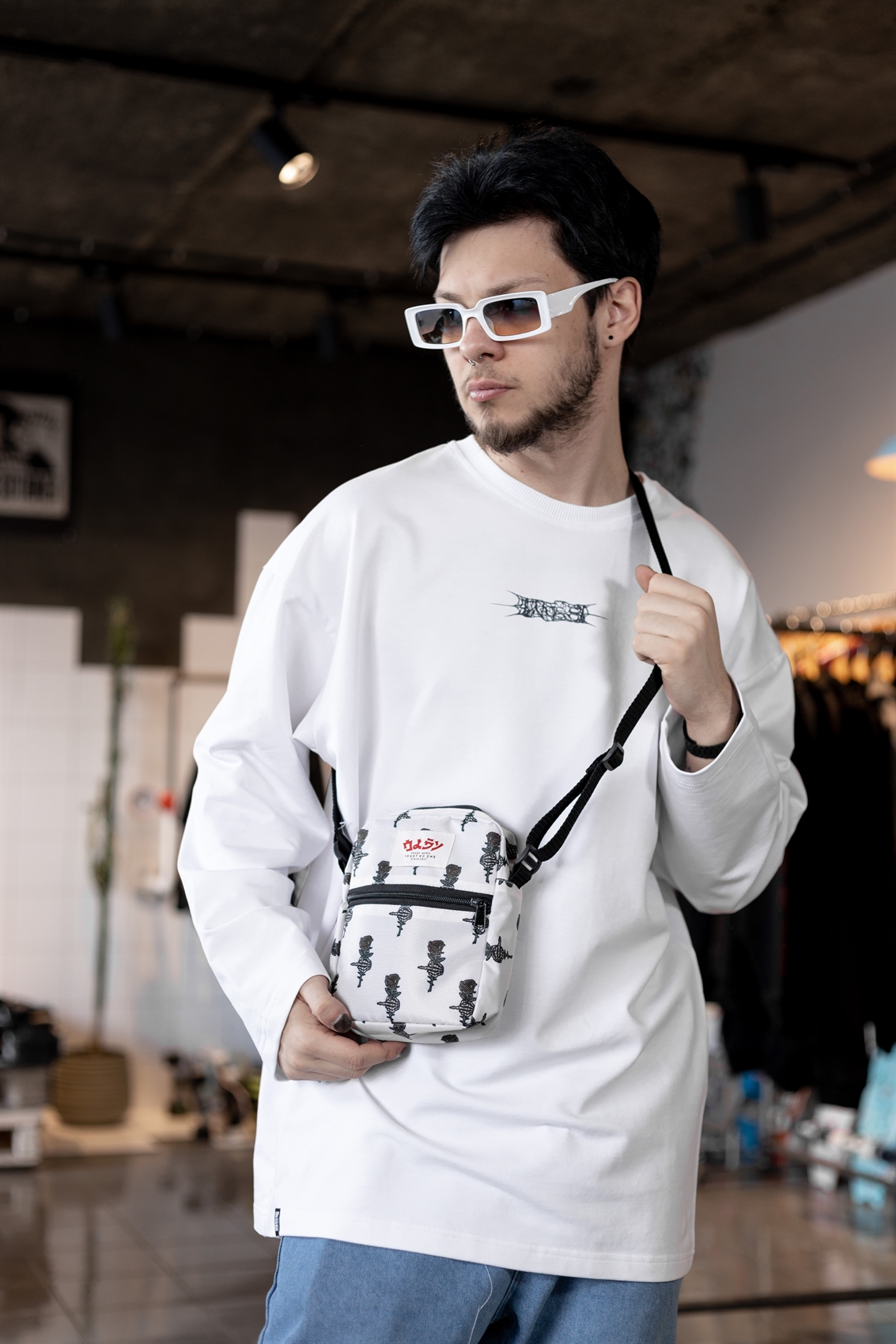 Сумка-мессенджер Oldy (бежевый, рука/роза)