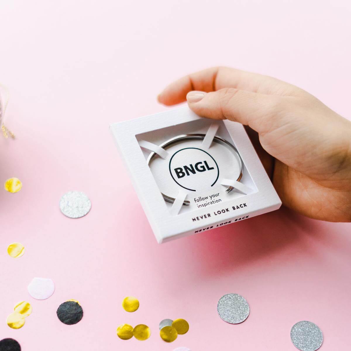 Браслет Never Look Back