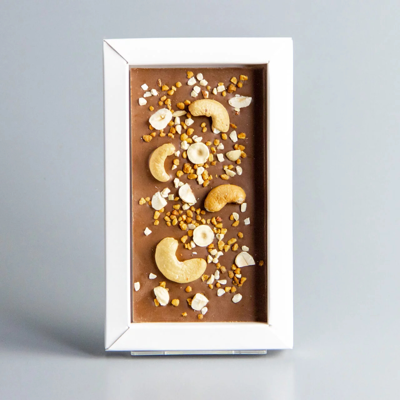 Молочный шоколад с кешью, фундуком и карамелизированным фундуком НГ5