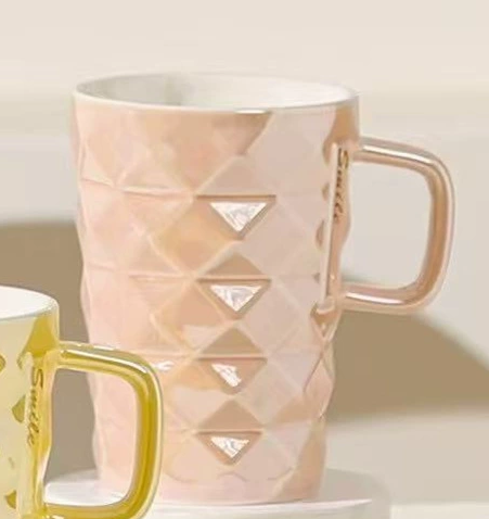 Кружка керамическая Simple Geometry (peach color)