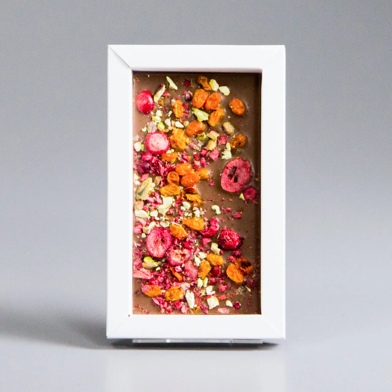 Молочный шоколад с клюквой, облепихой и фисташками НГ11