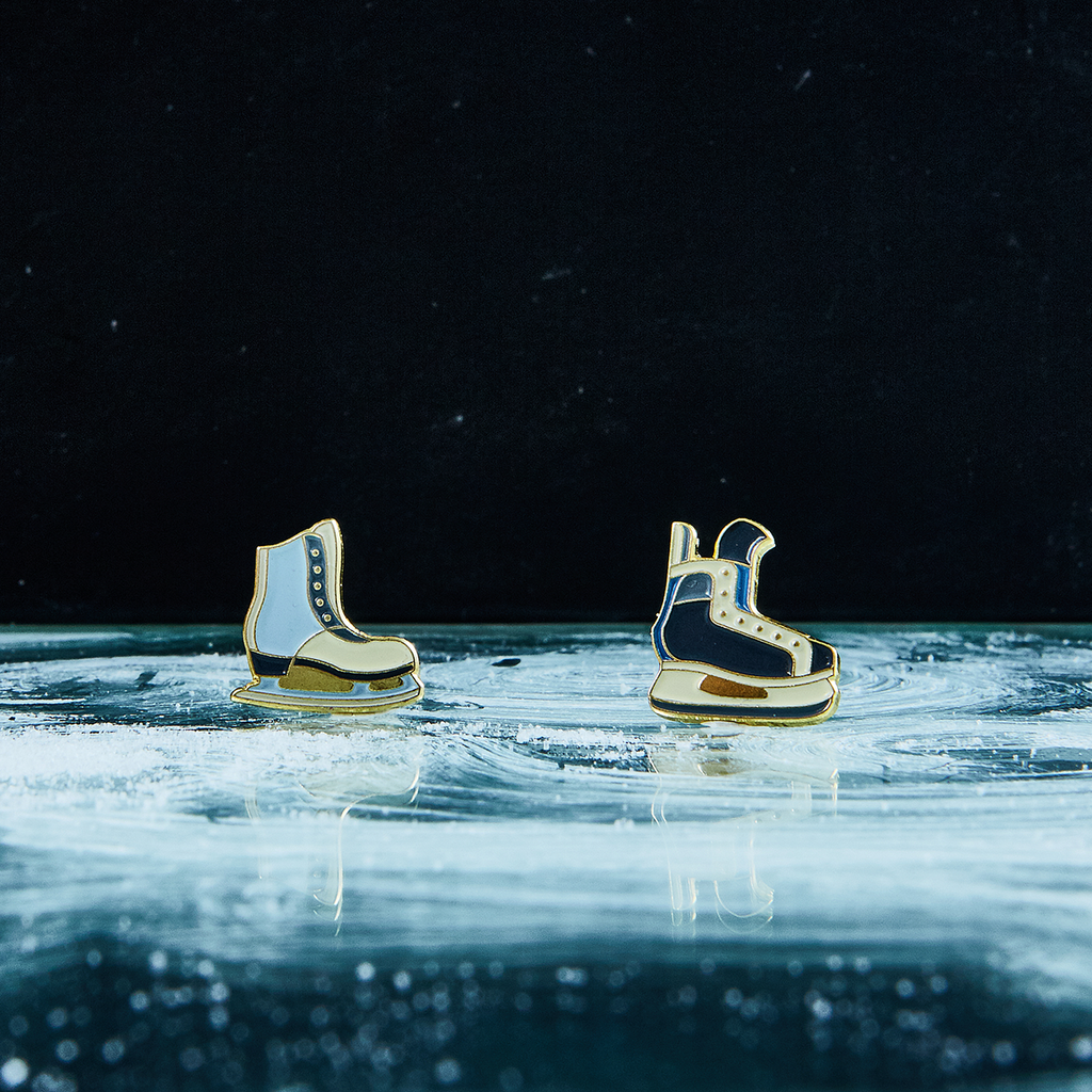 Значок PinPinPin Коньки черные