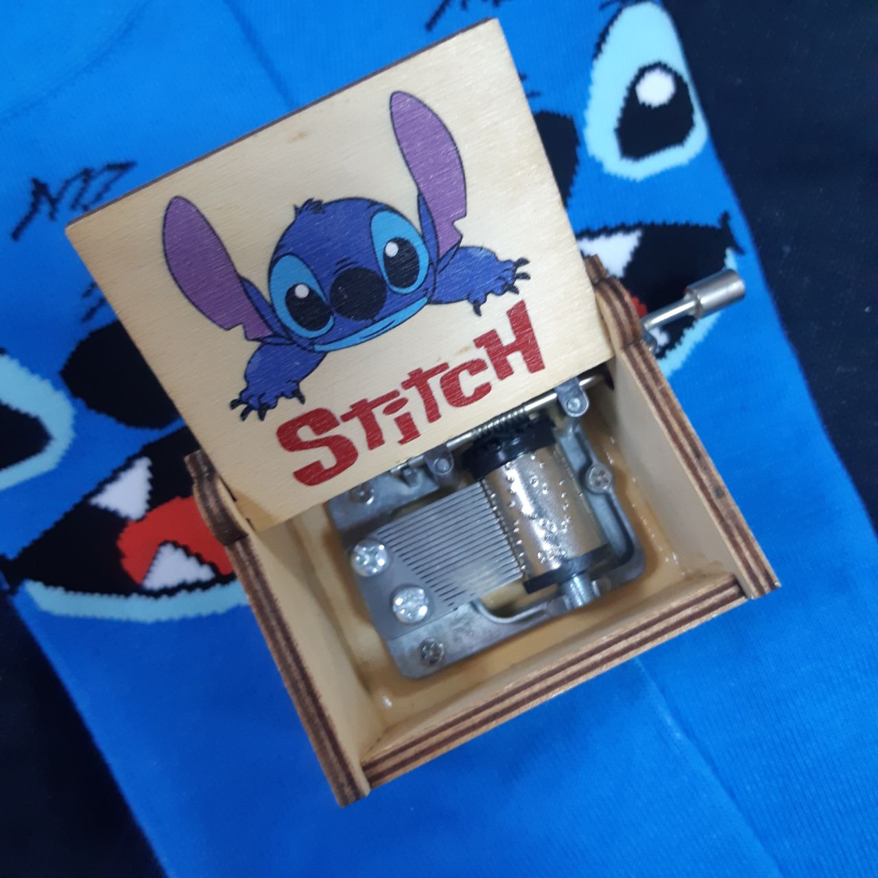 Музыкальная шкатулка Любознательный Стич, крафтовая (72688)