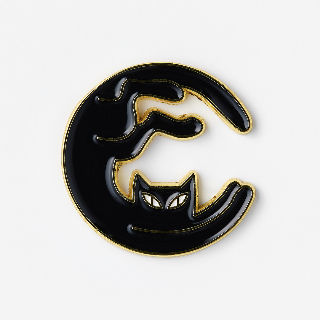 Значок эмалированный Кошка луна
