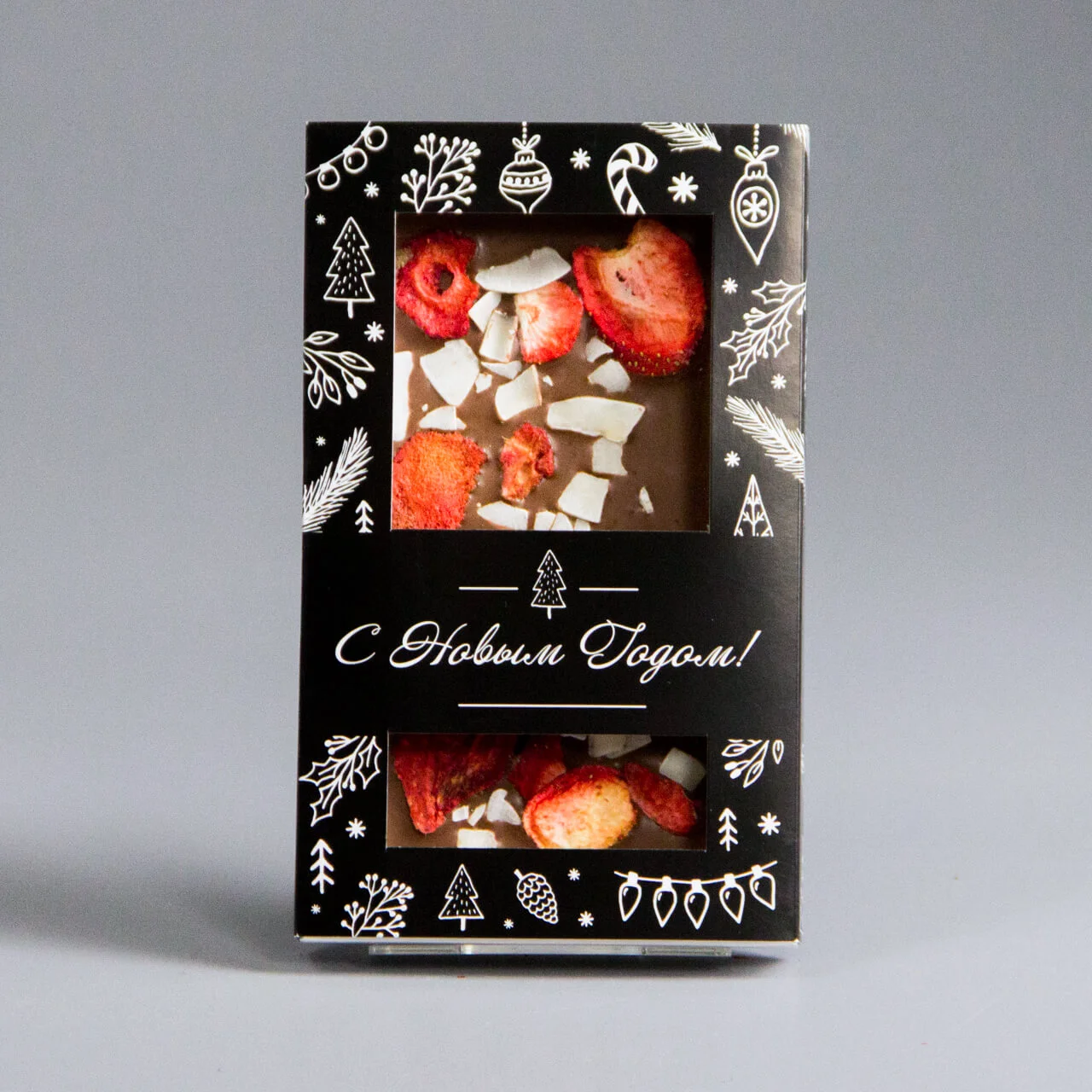 Молочный шоколад с клубникой и кусочками кокоса НГ12