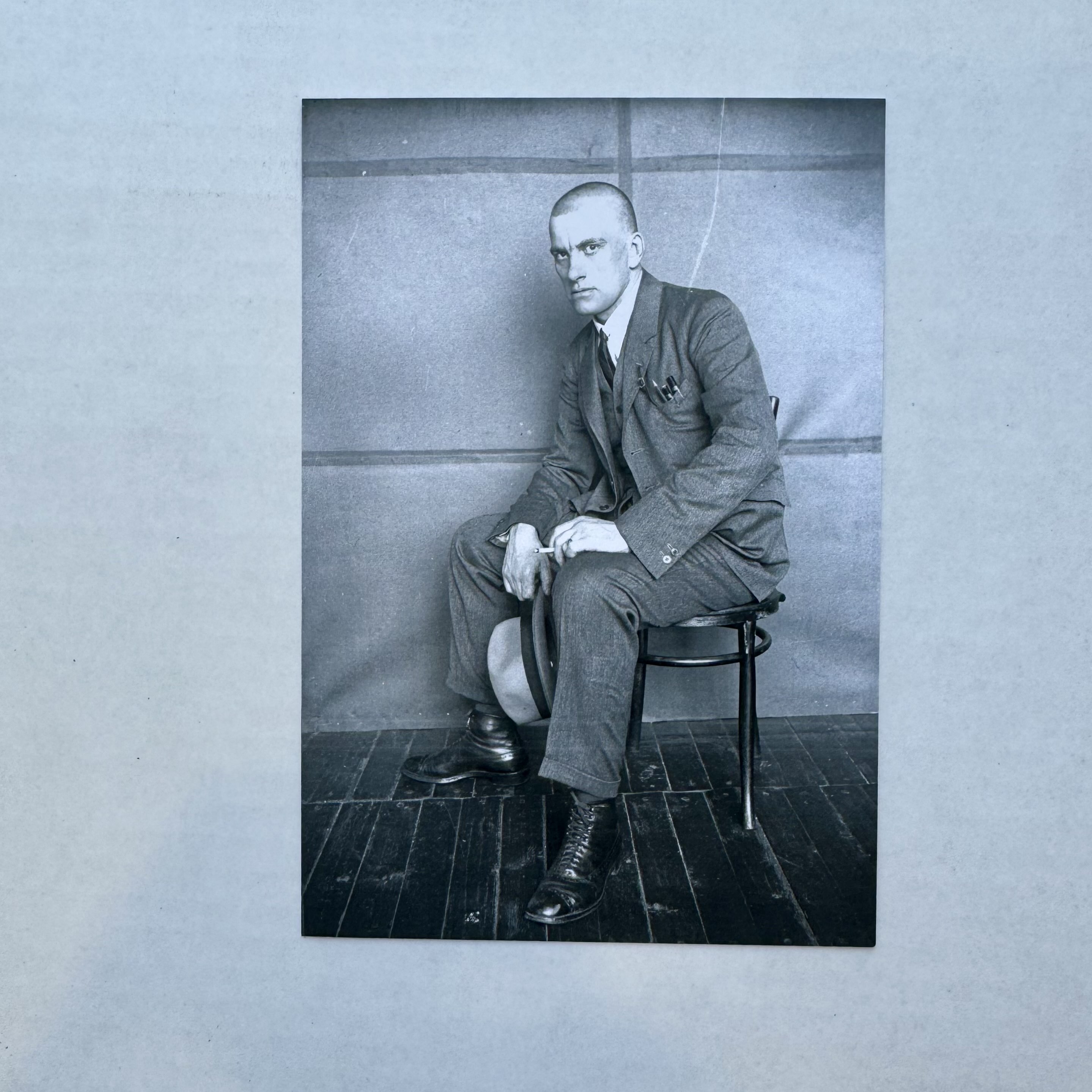 Открытка Фото Родченко. Маяковский (на стуле)