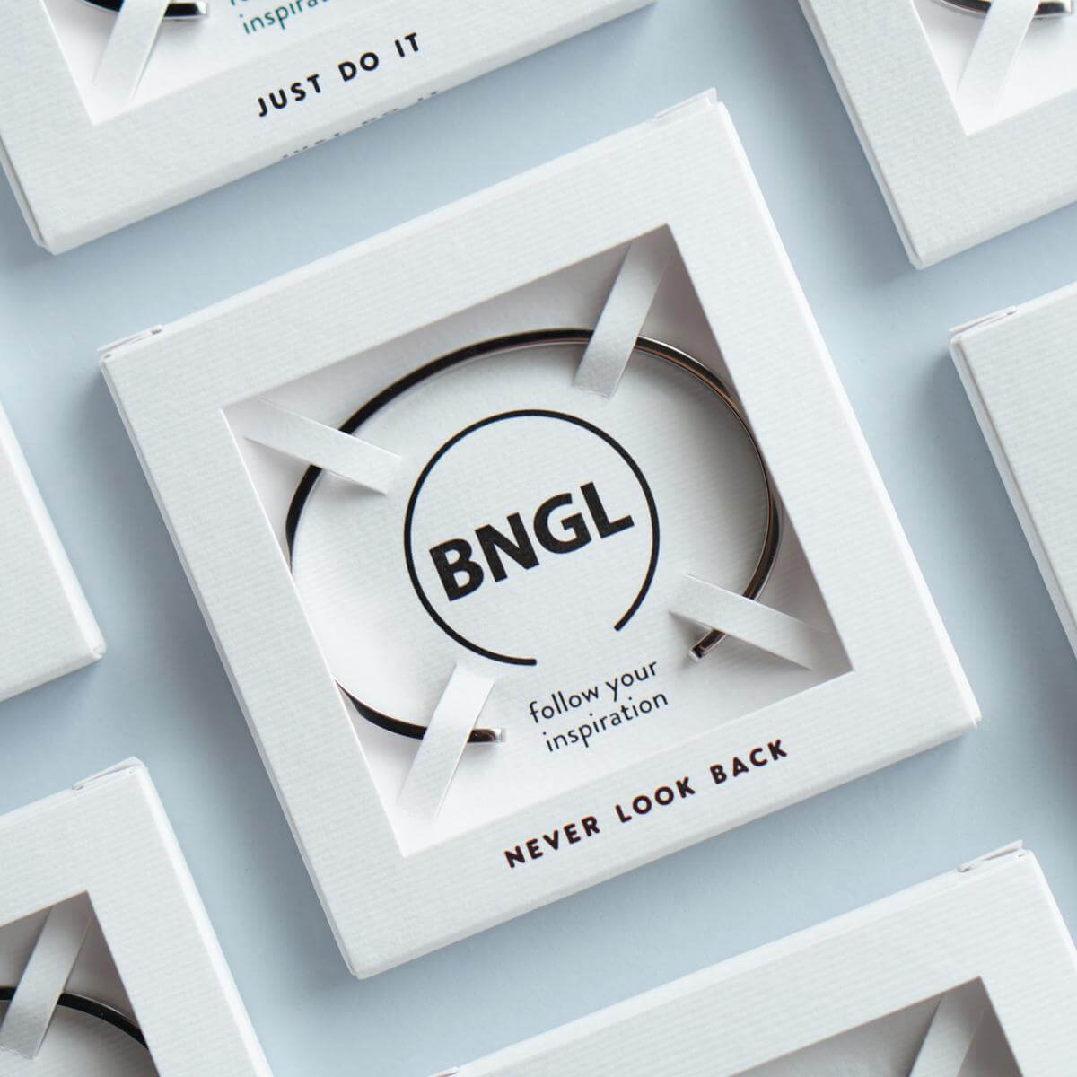 Браслет Never Look Back