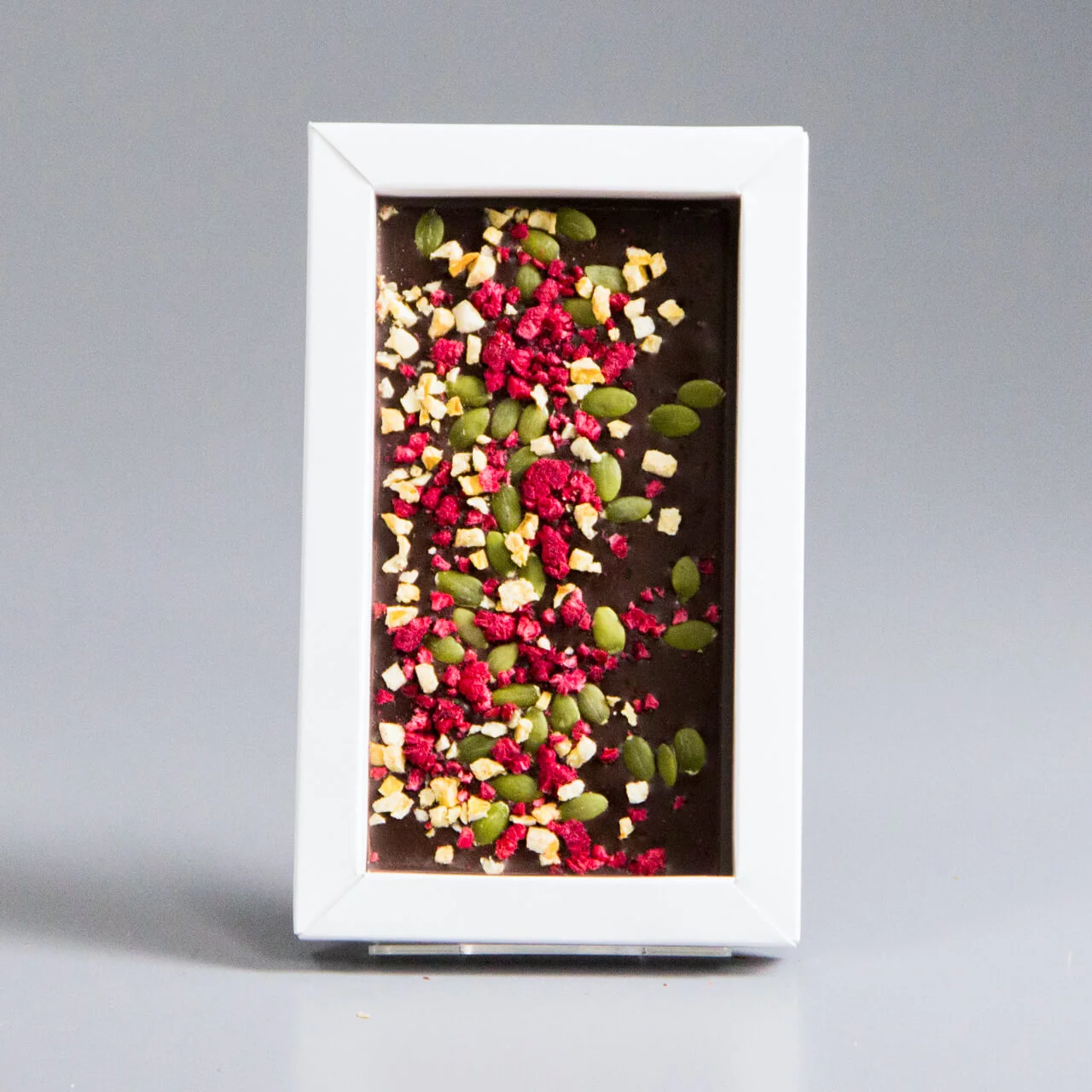 Тёмный шоколад с малиной, абрикосом и семечками тыквы НГ10