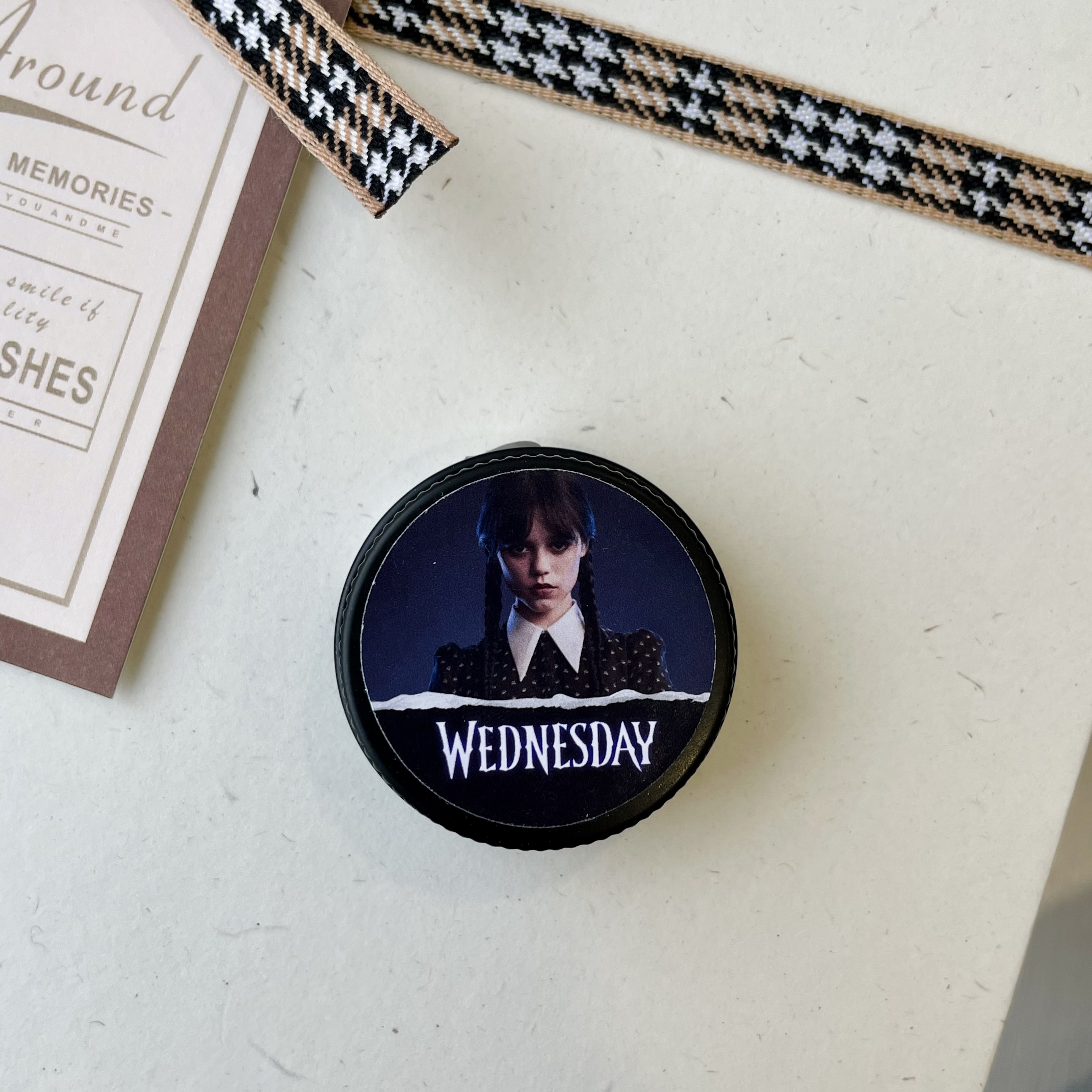 Твердые духи Уэнсдей