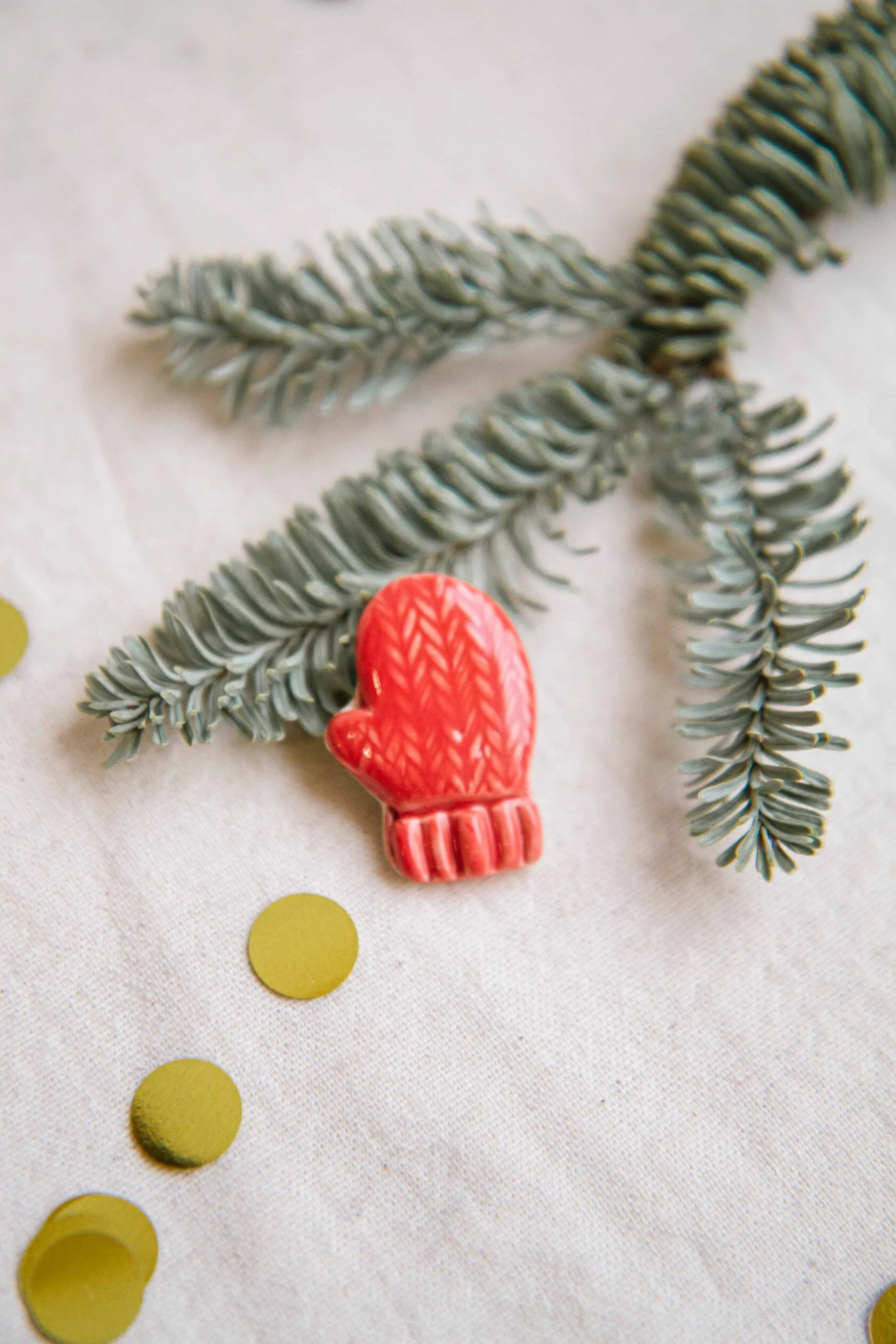 Брошь Варежка