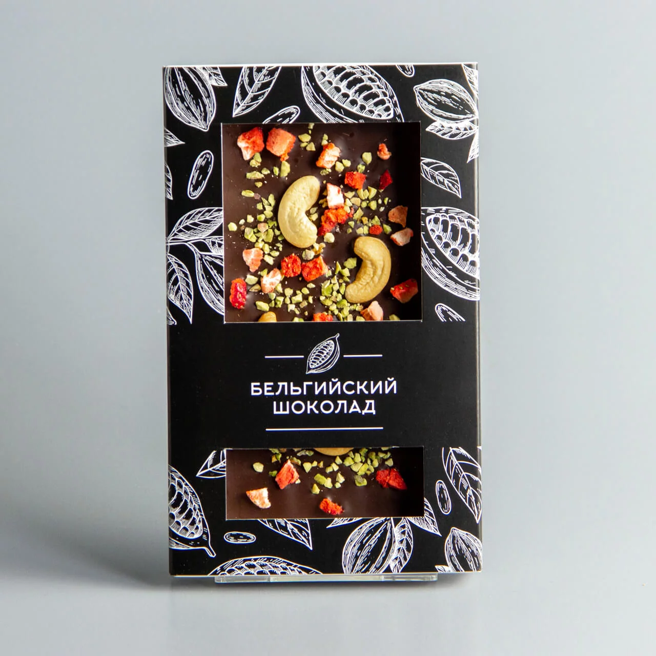 Тёмный шоколад с клубникой, фисташками и жаренным кешью 9