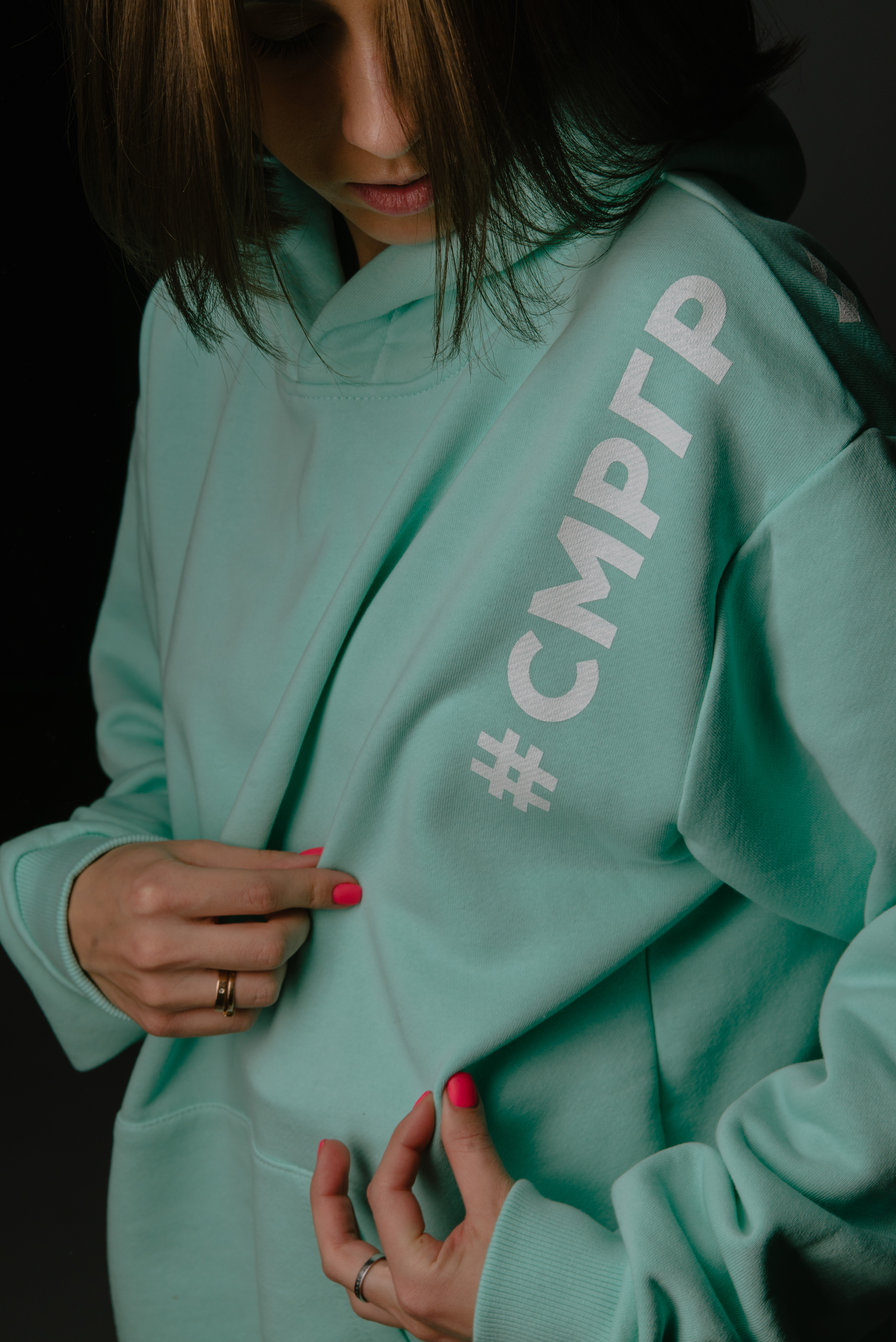 Худи #СМРГР на плече (мятная)