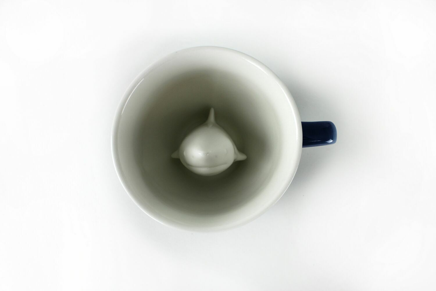 Кружка с Акулой (темная) 330 мл