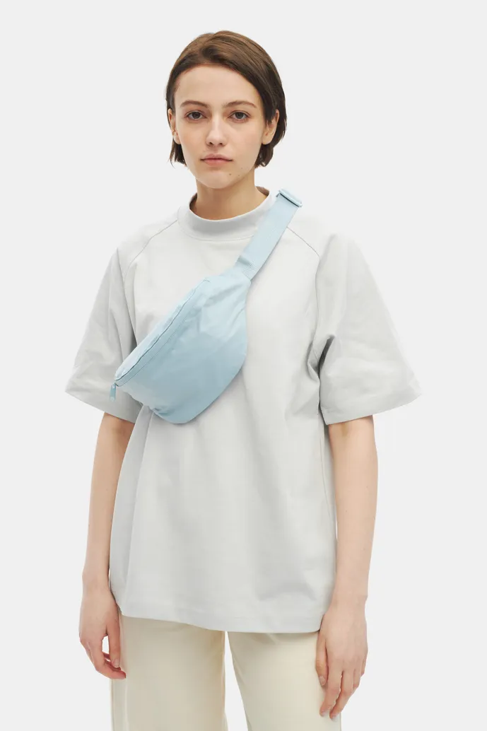 Классическая поясная сумка Shu светло-голубая