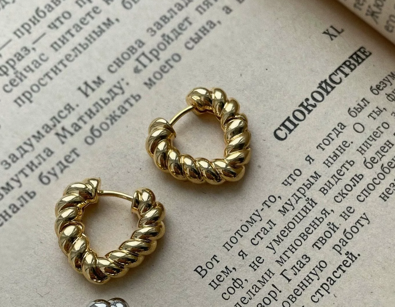 Серьги Minimal Сердечки крученые (цвет золото)