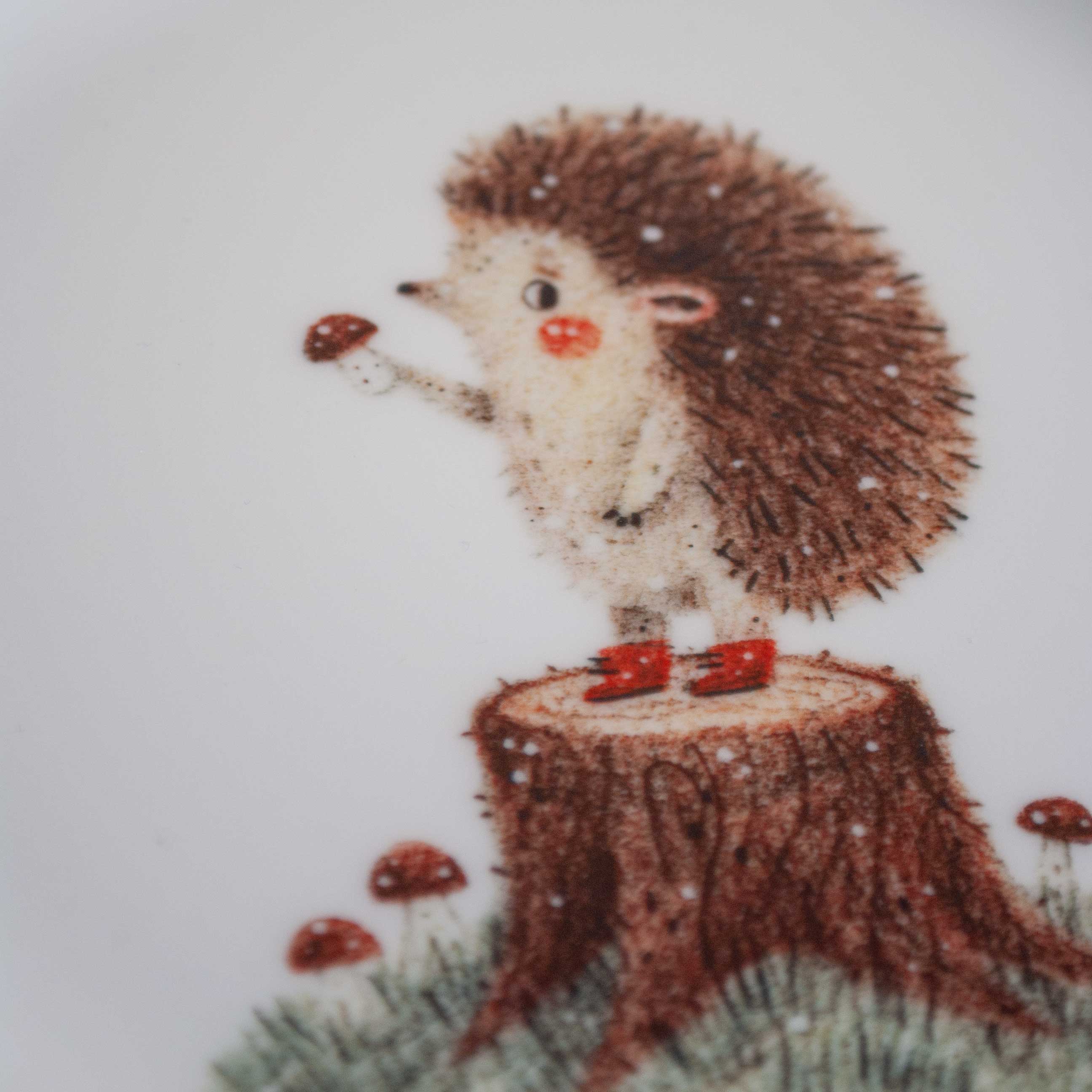 Тарелка Ежик на пенёчке, с грибочком, 20 см.