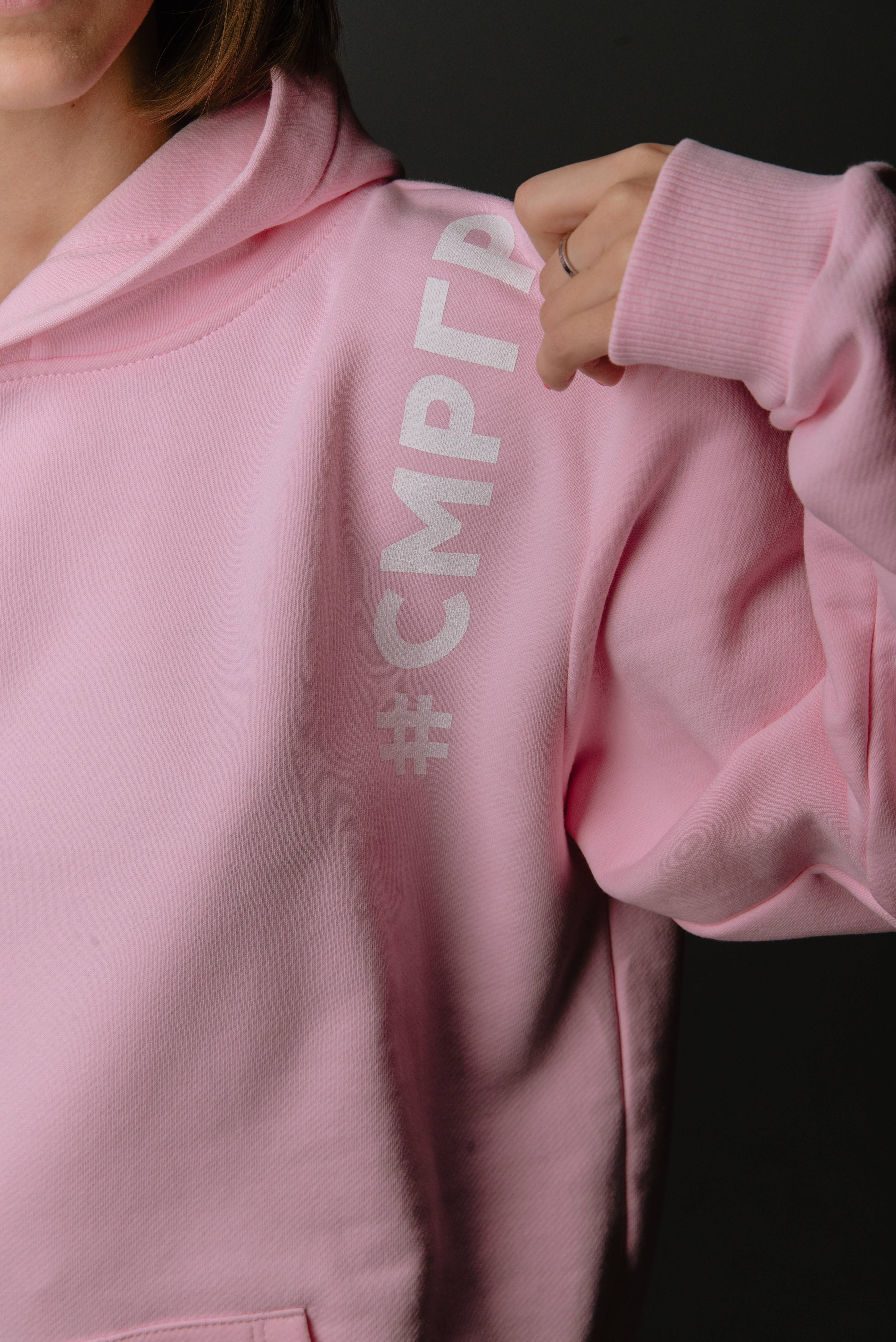 Худи #СМРГР на плече (розовая)