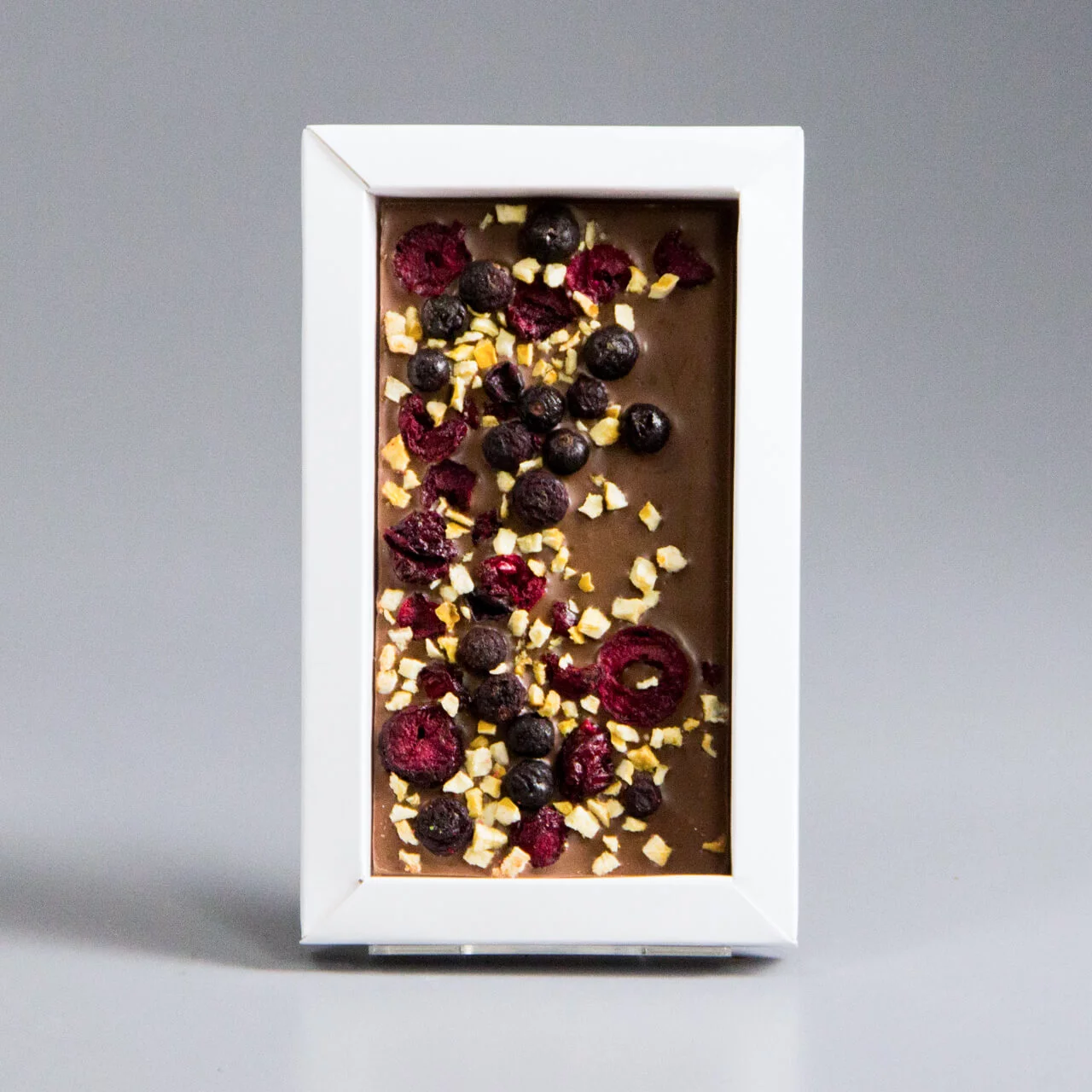 Молочный шоколад с вишней, смородиной и абрикосом, НГ13