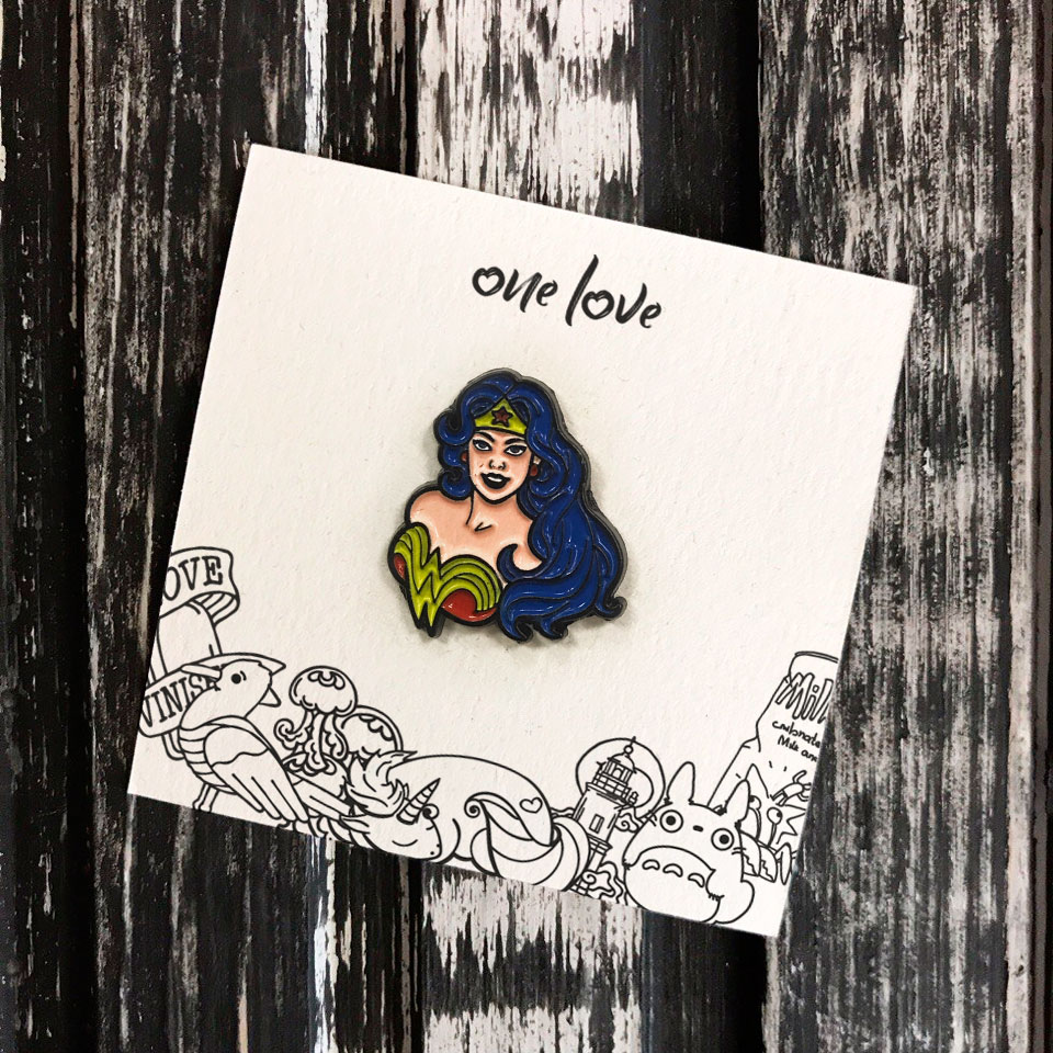 Значок-пин Чудо-женщина