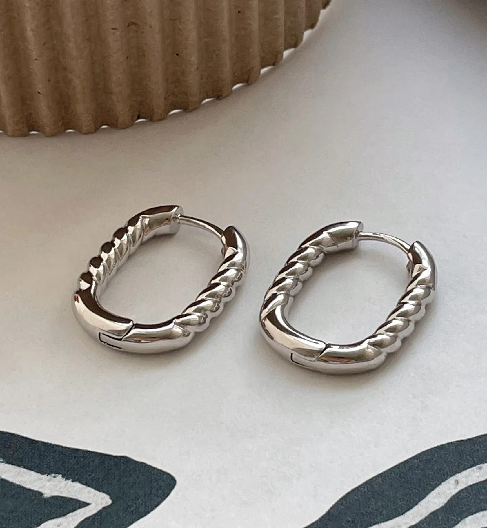 Серьги Minimal Карабины крученые (серебро)