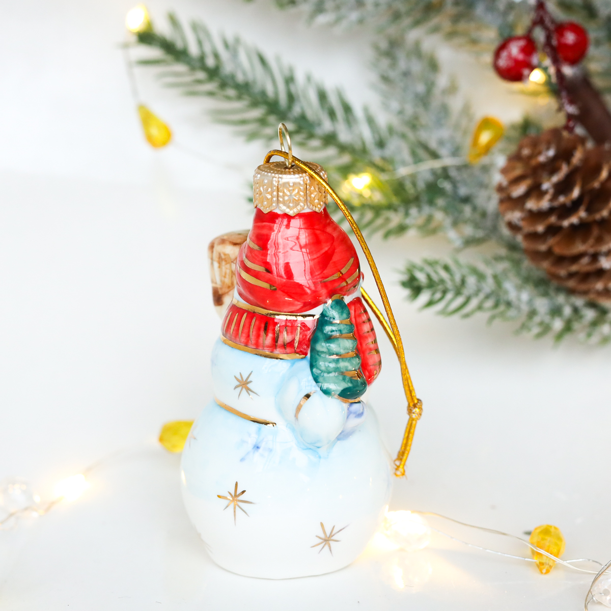 Елочная игрушка Снеговик с метлой