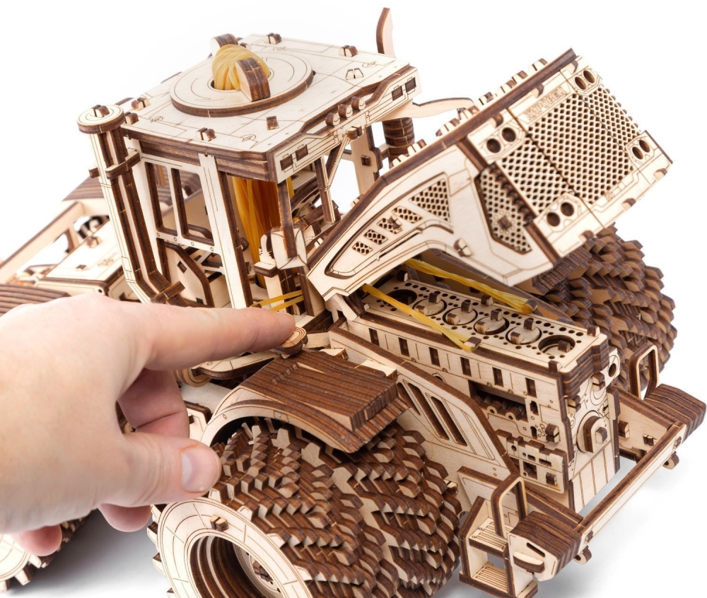 Конструктор деревянный 3D EWA Трактор Кировец К-7М