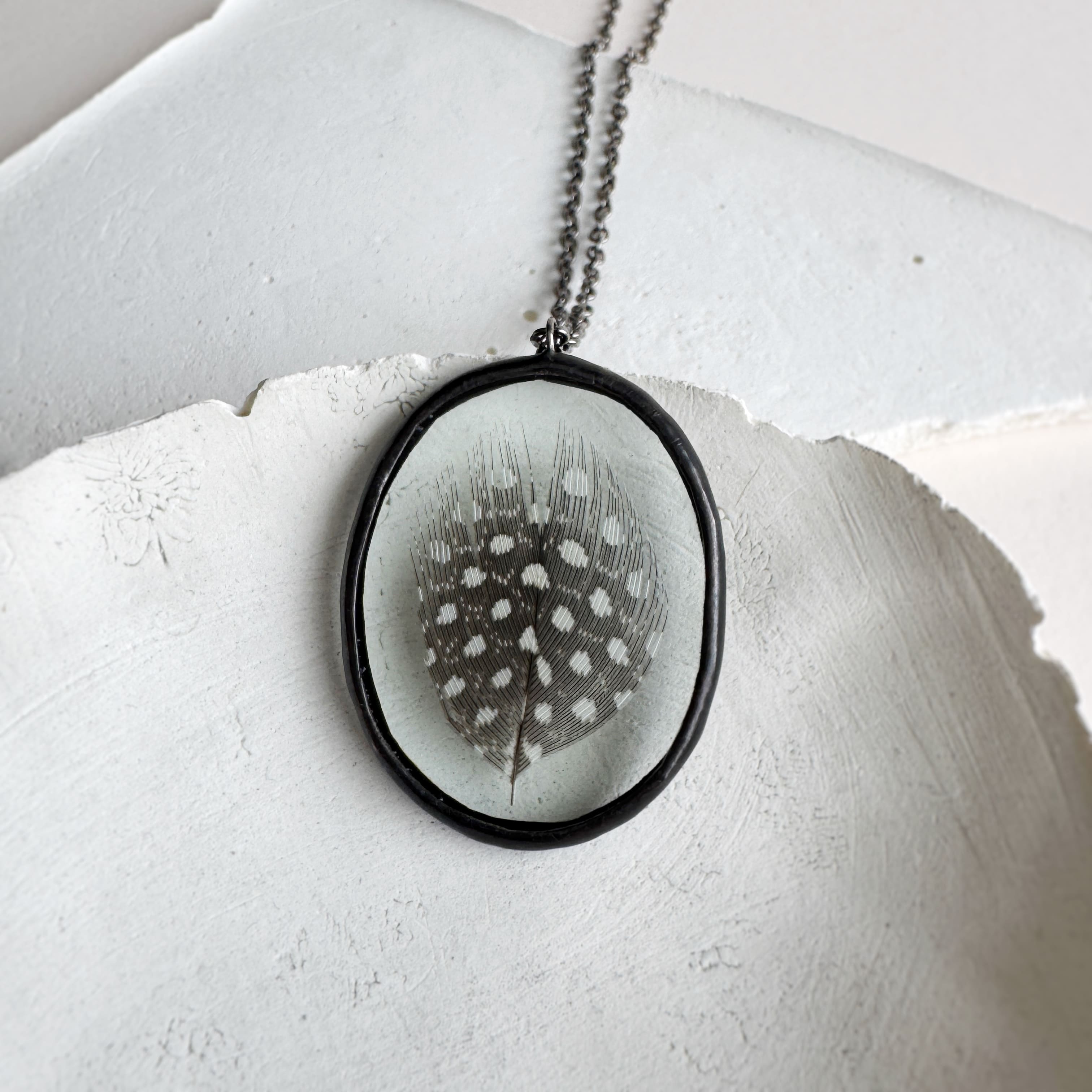 Кулон Memory mini Перо цесарки