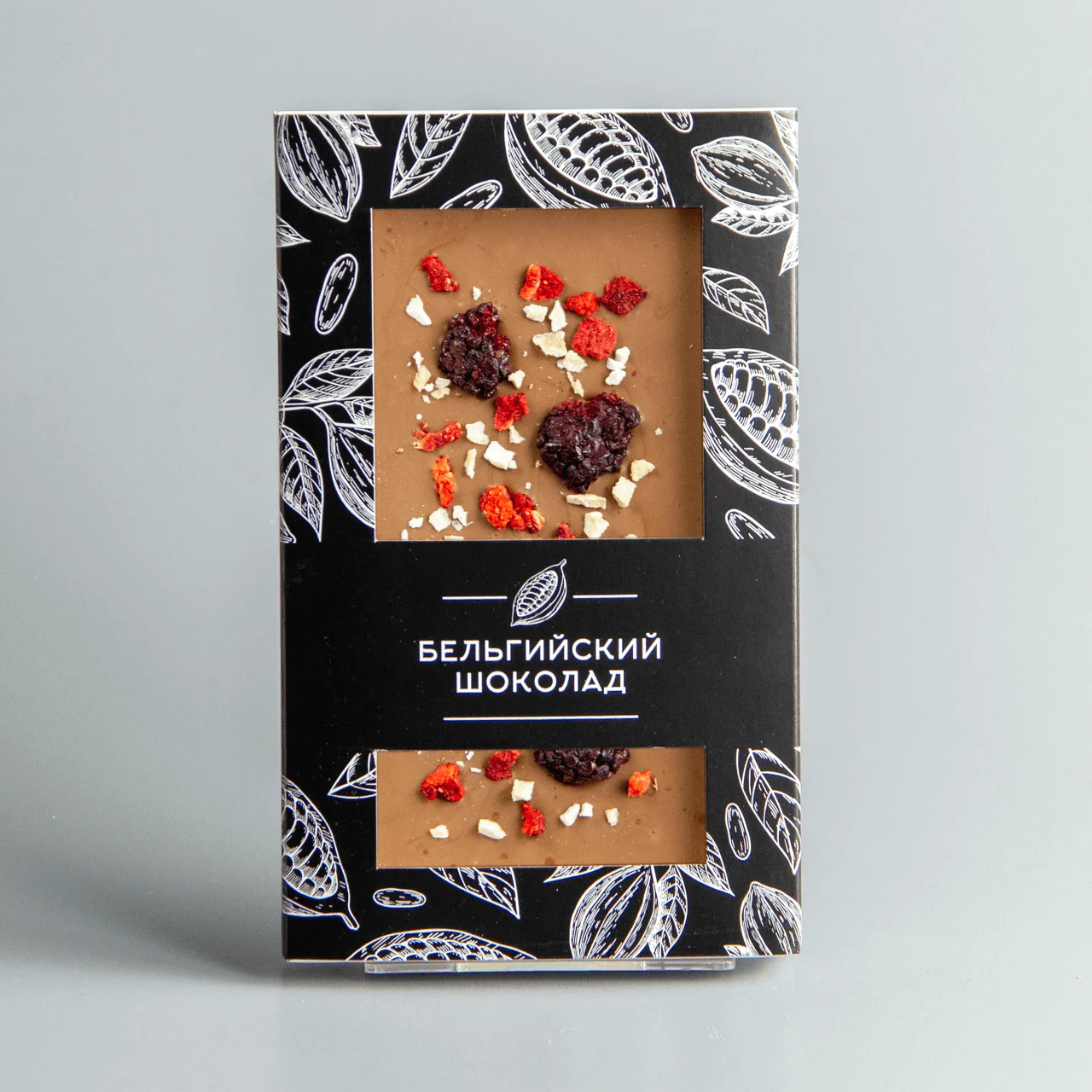 Молочный шоколад с клубникой, ежевикой и манго 23