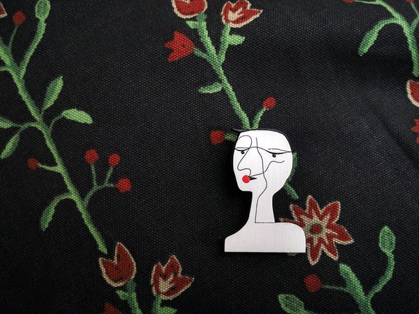 Брошь Запечатанная Дама