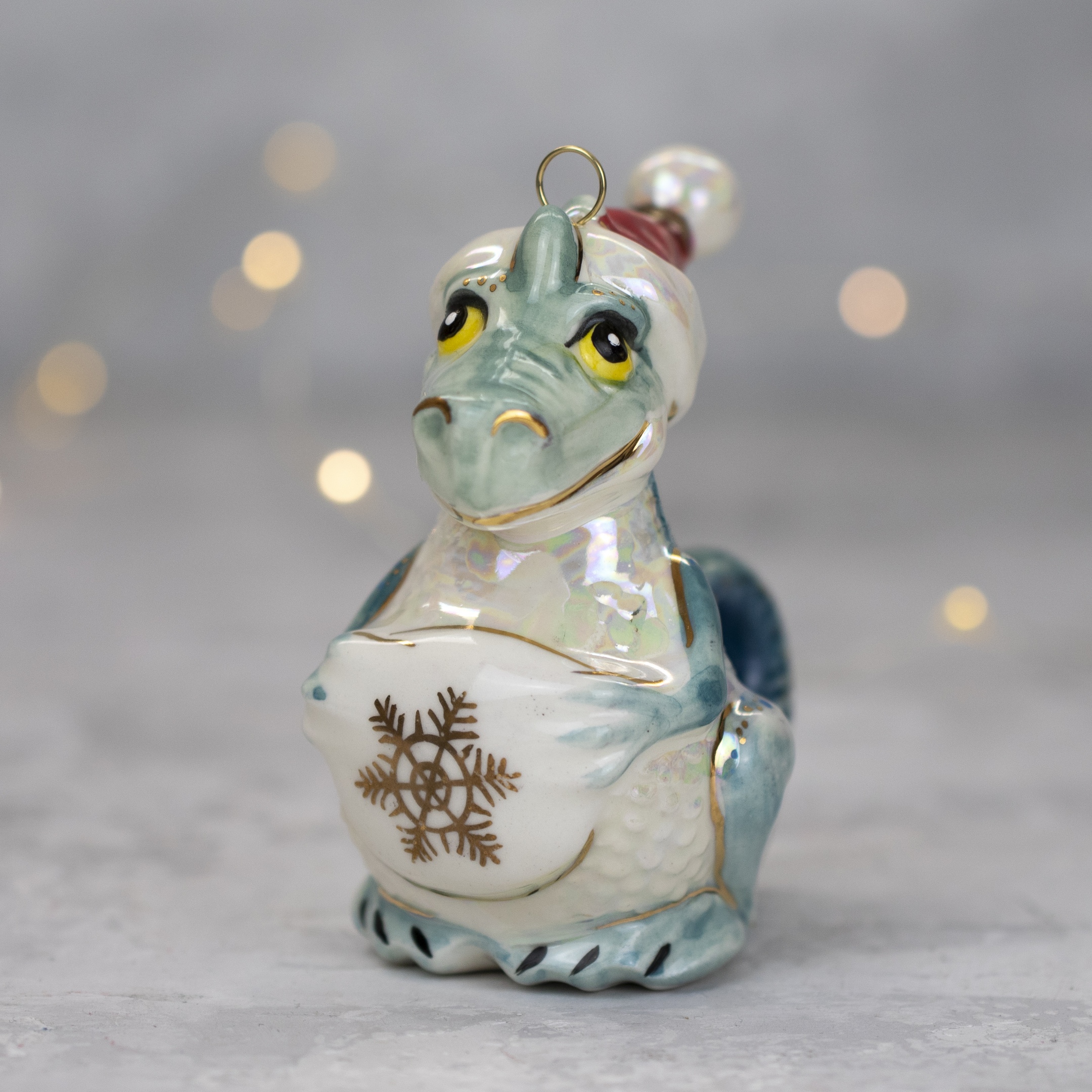 Елочная игрушка Дракон в шапке